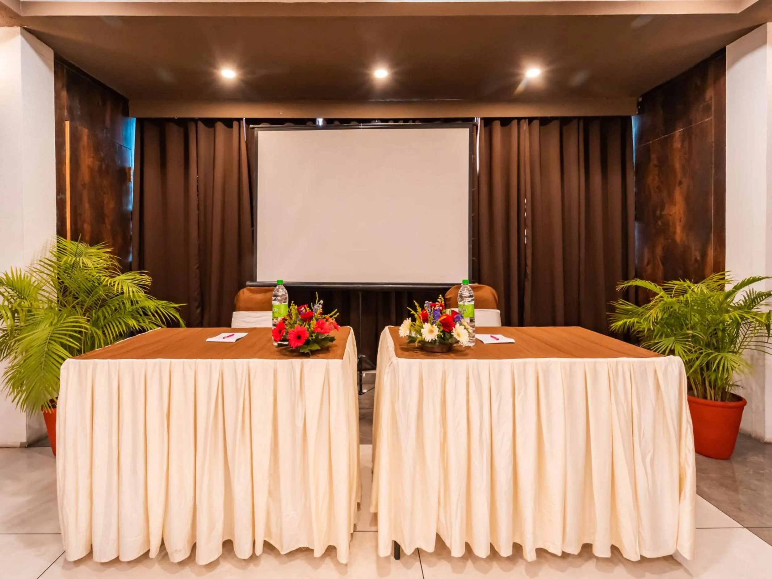 Banquet/Function facilities in The Byke Business Hotel - Signature Planet Vijay Nagar