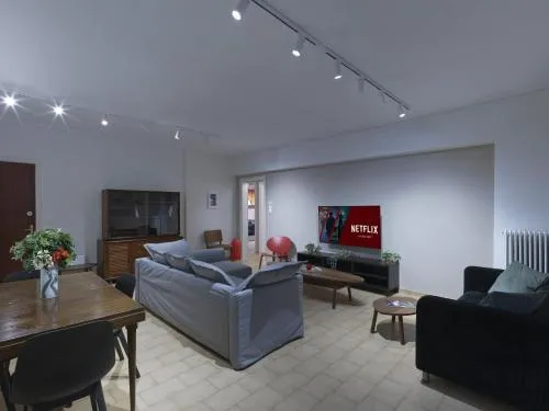 2 bedroom apartment close to children's hospital