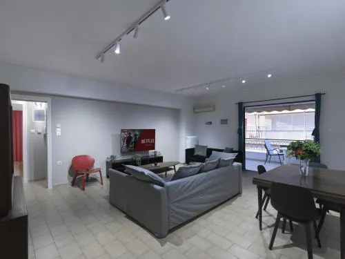 2 bedroom apartment close to children's hospital