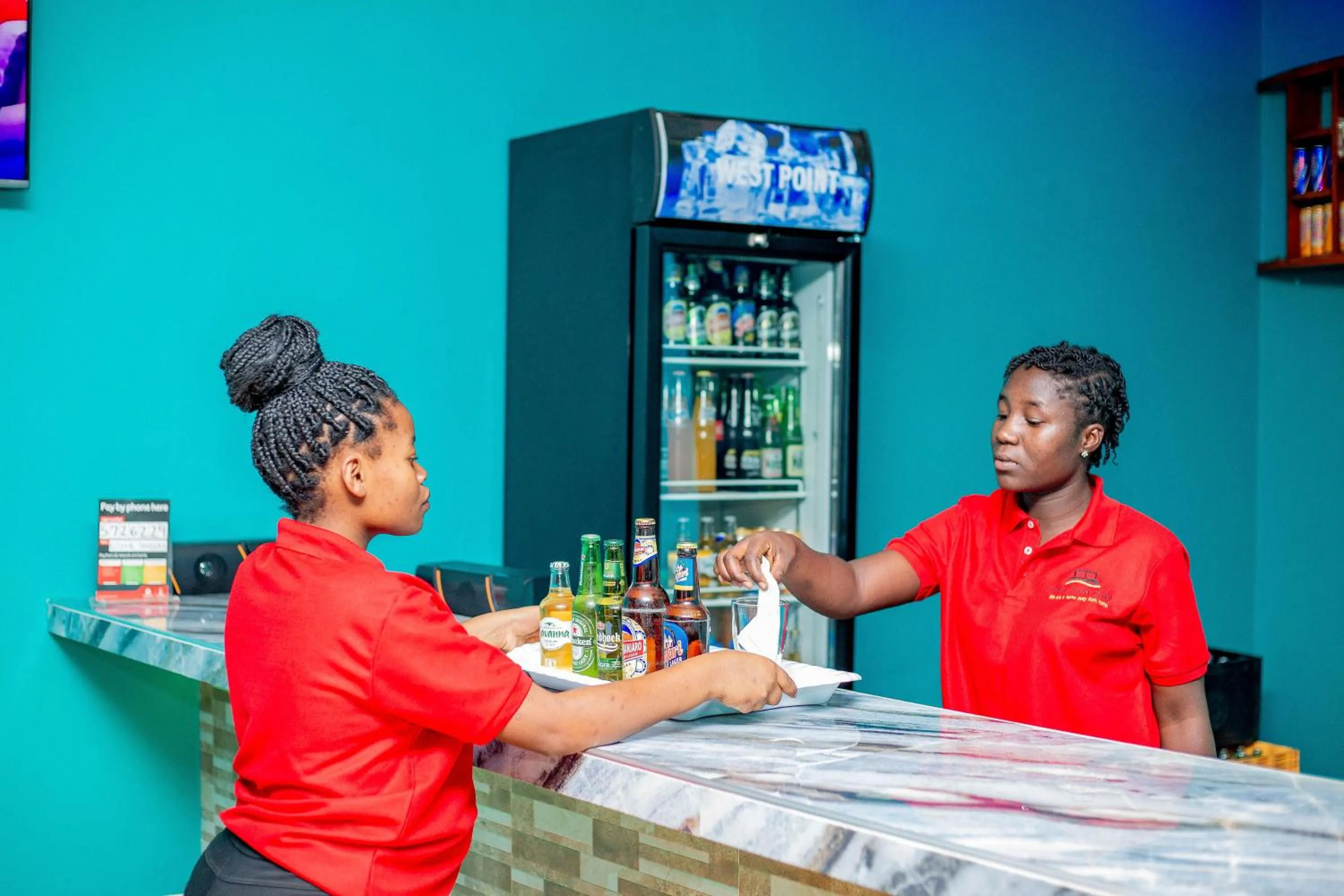 Lounge or bar in Kiteme Comfort Lodge