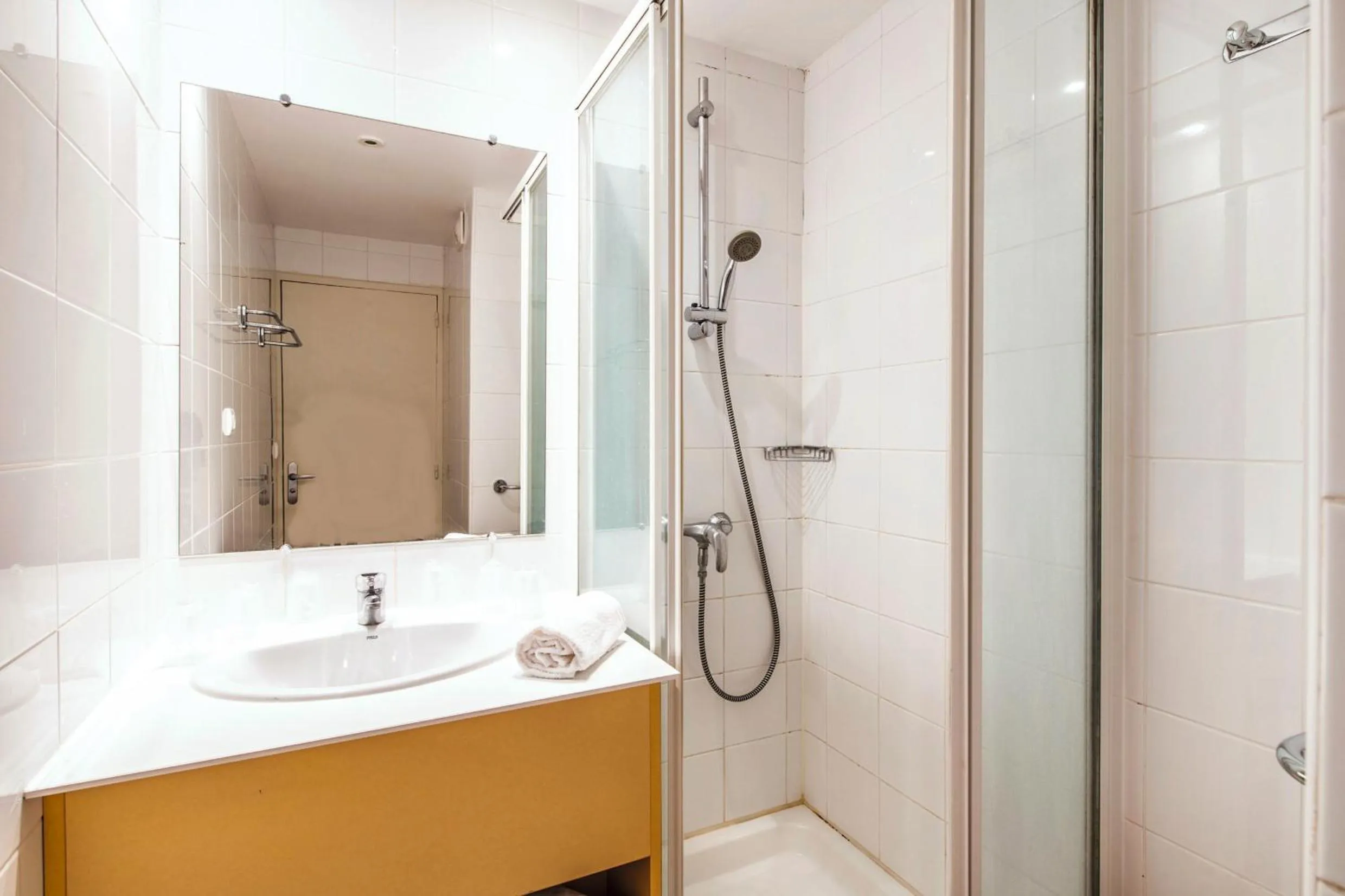 Bathroom in SOWELL Family Grau du Roi