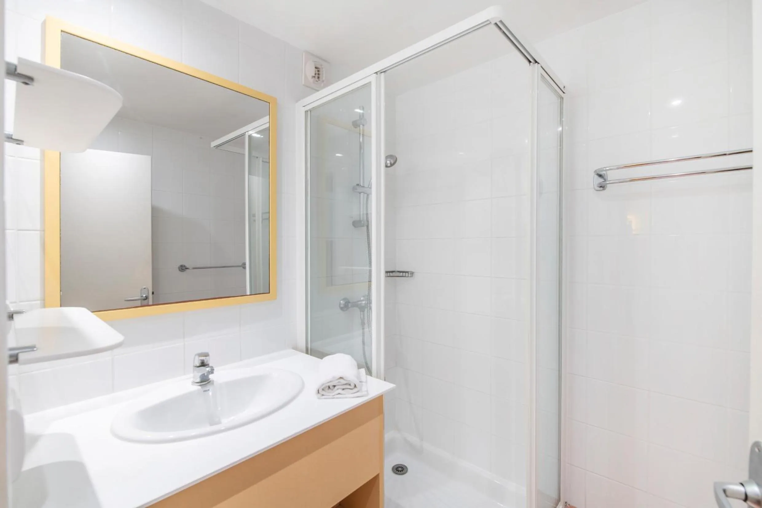 Bathroom in SOWELL Family Grau du Roi