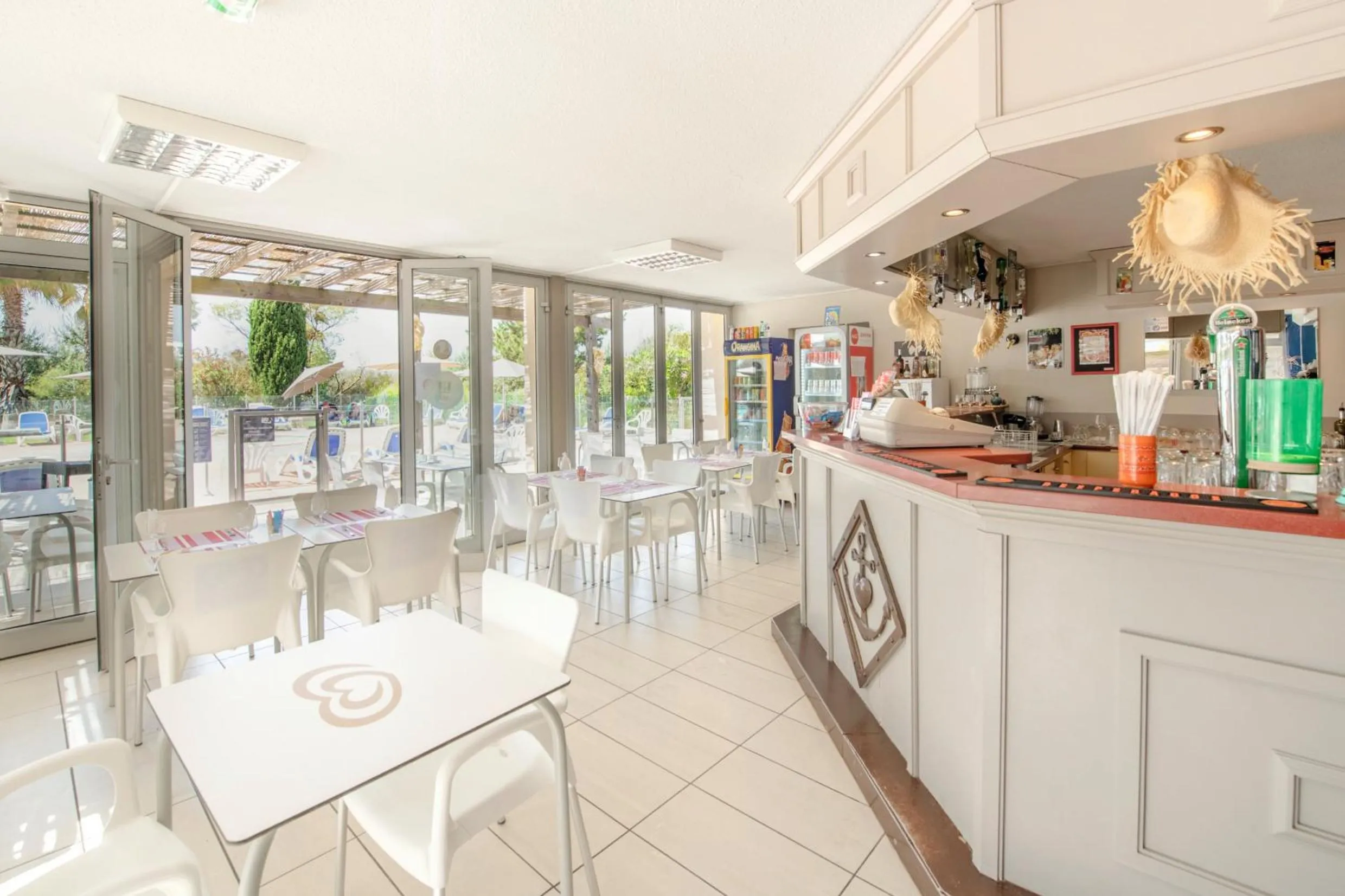 Lounge or bar in SOWELL RESIDENCES Les Sablons