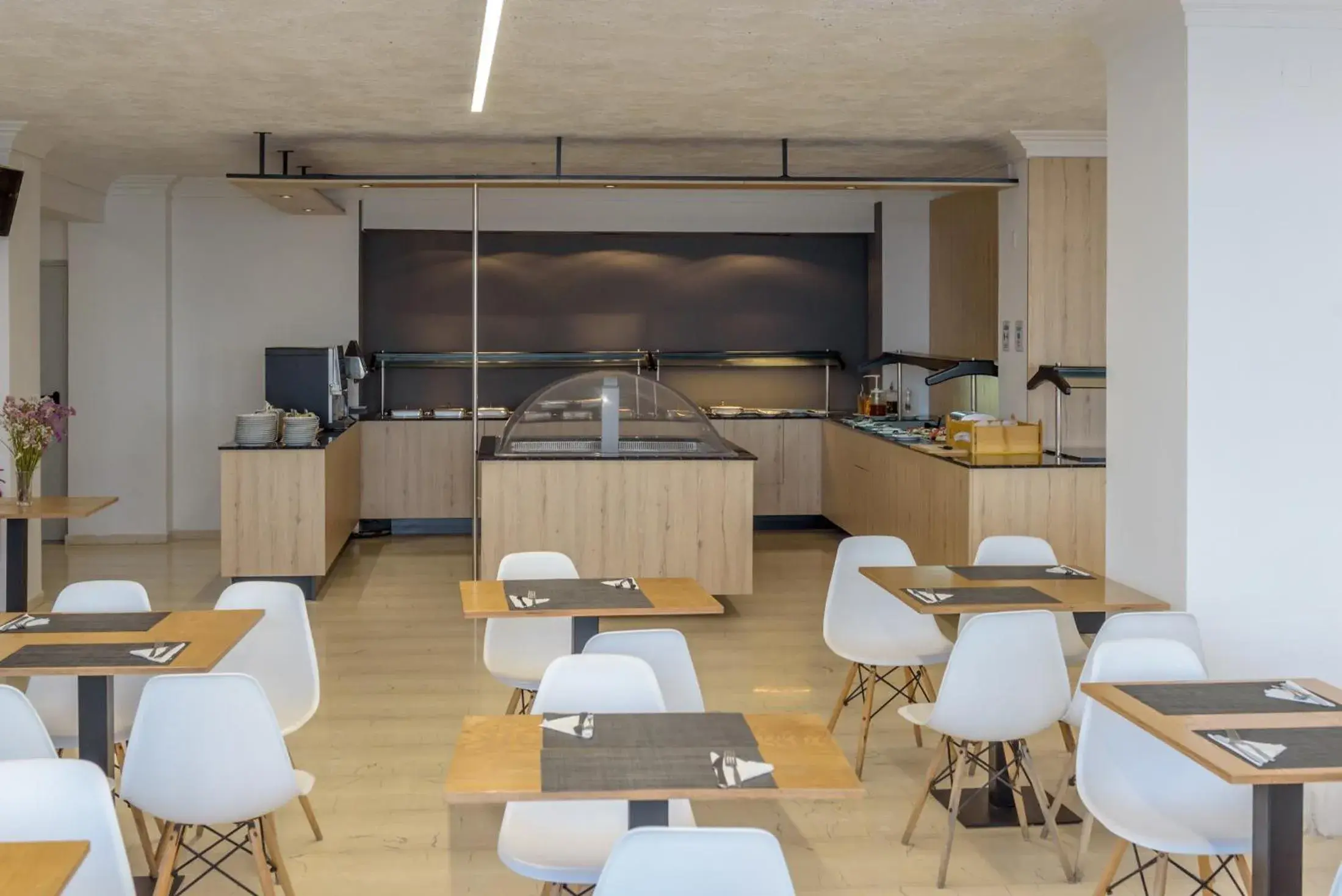 Restaurant/places to eat in Azure Mare Hotel Restaurant/places to eat in Azure Mare Hotel