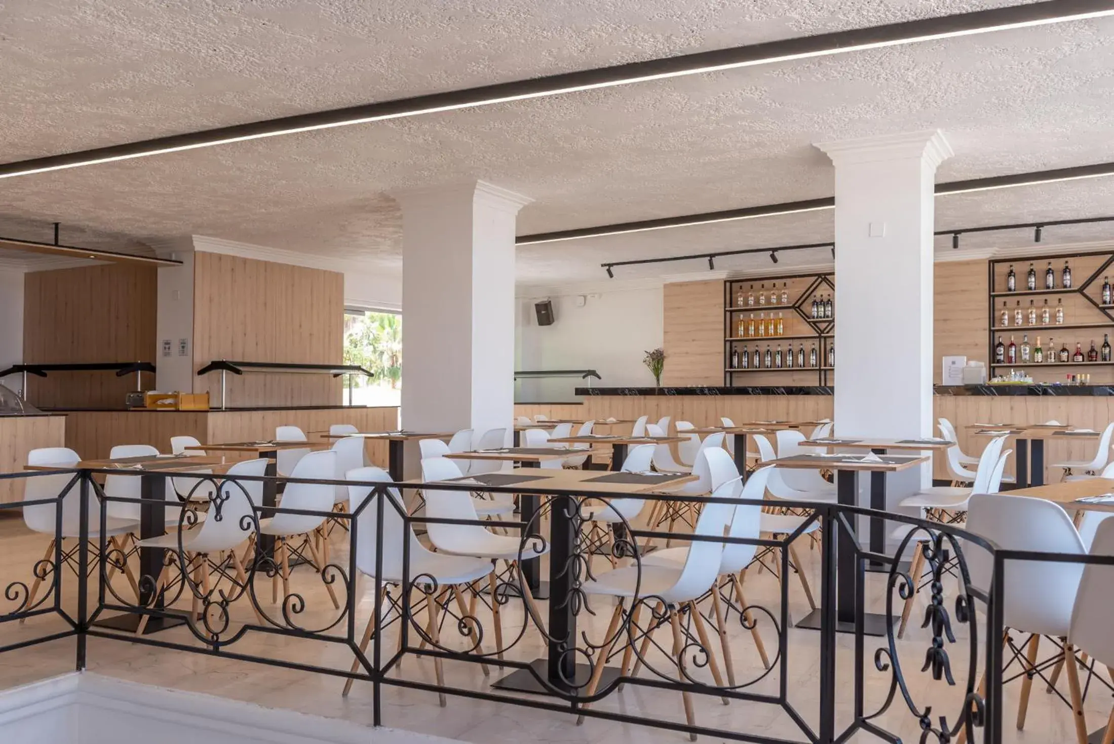 Restaurant/places to eat in Azure Mare Hotel Restaurant/places to eat in Azure Mare Hotel