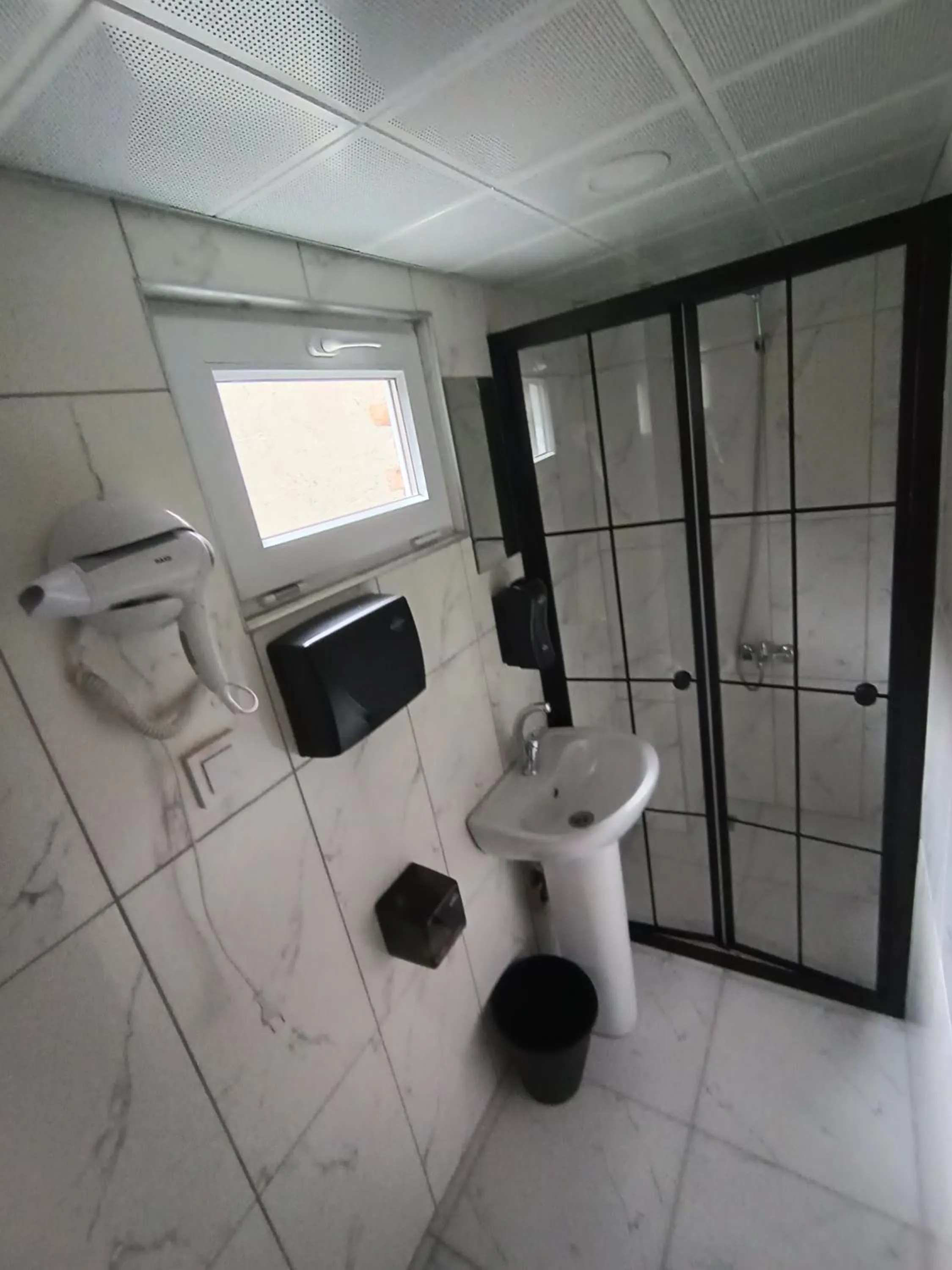 Bathroom in Deeps Hostel Ankara 2