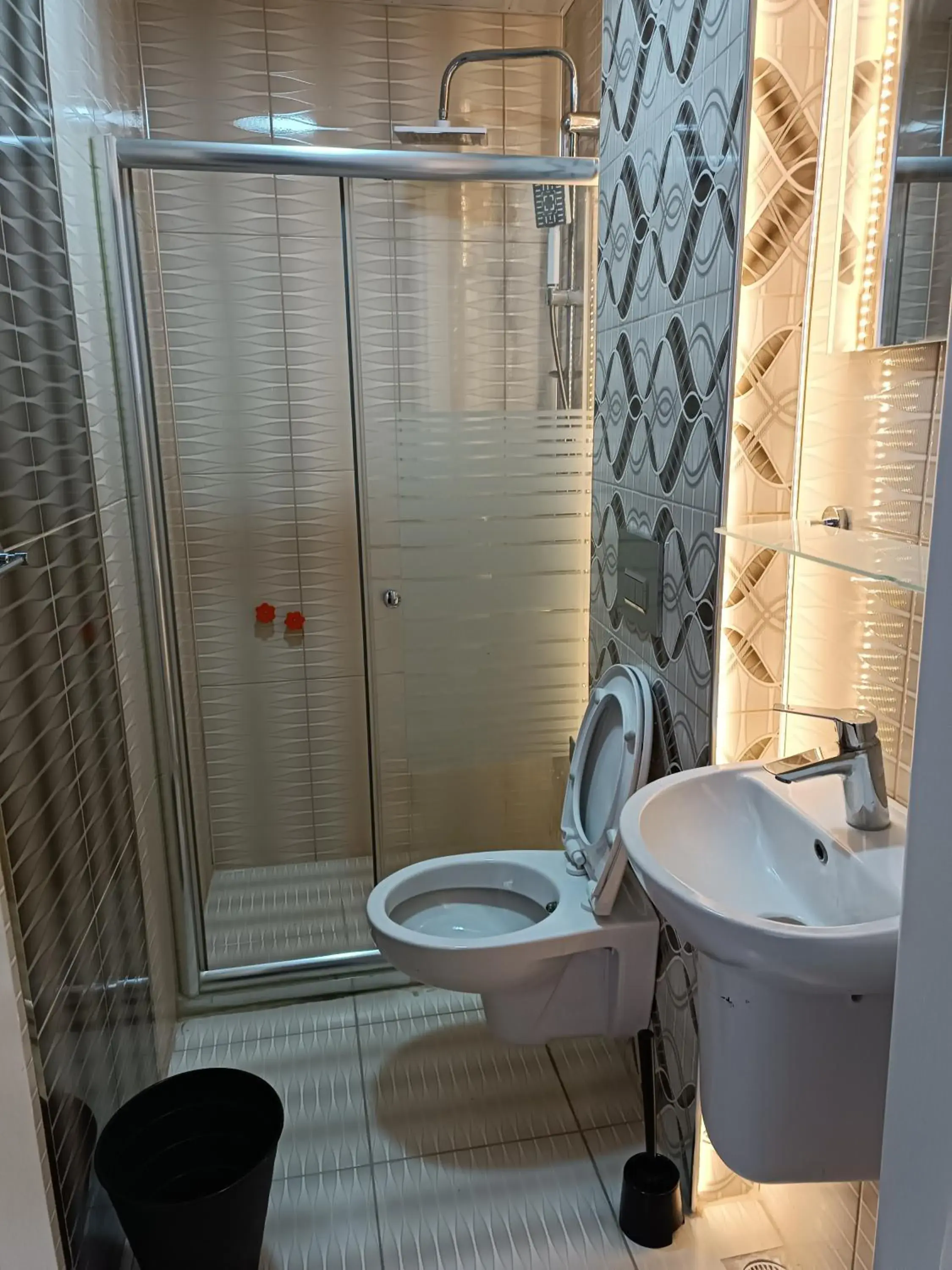 Single Room with Bathroom in Deeps Hostel Ankara 2 Single Room with Bathroom in Deeps Hostel Ankara 2