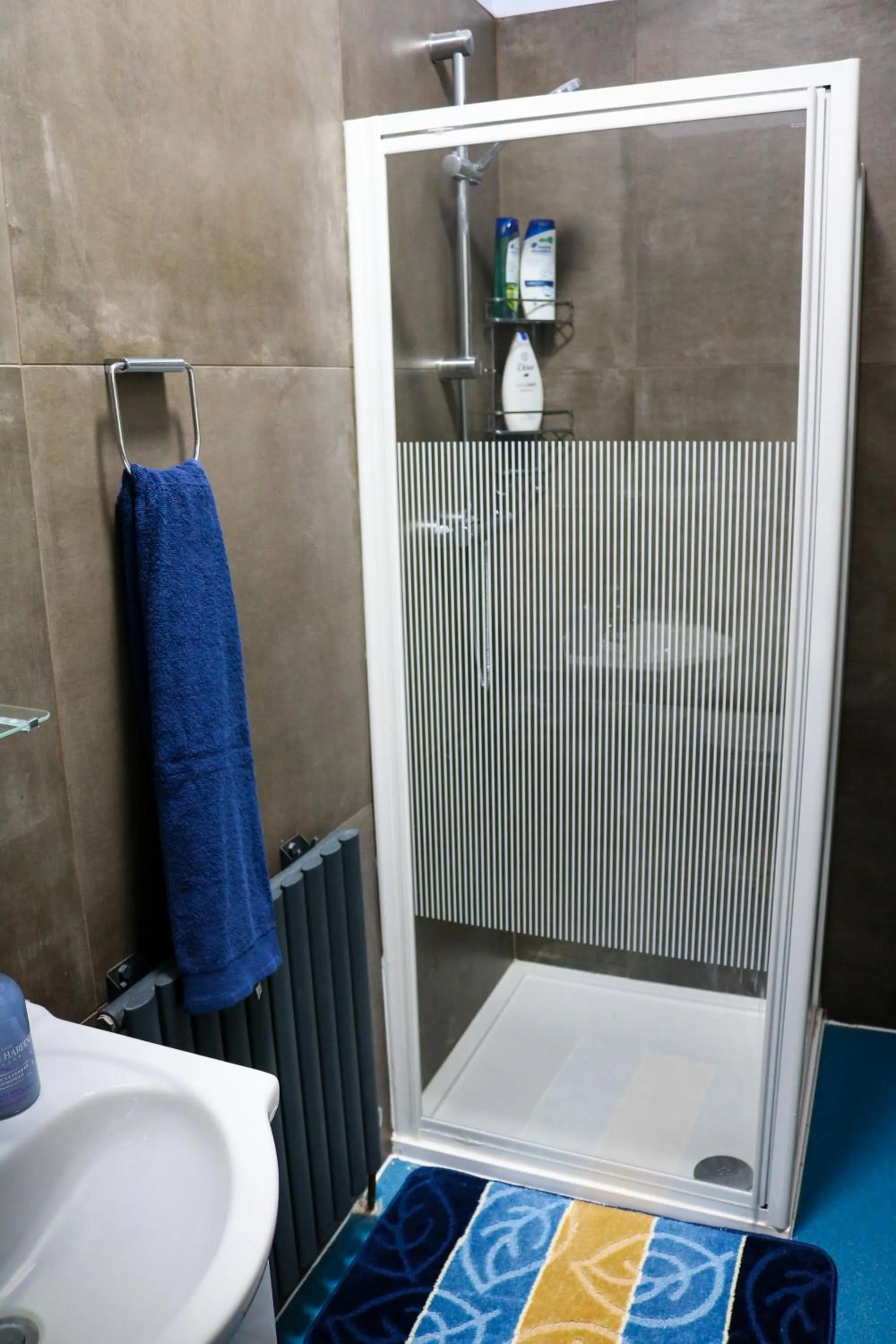 Shower in Desire Residence