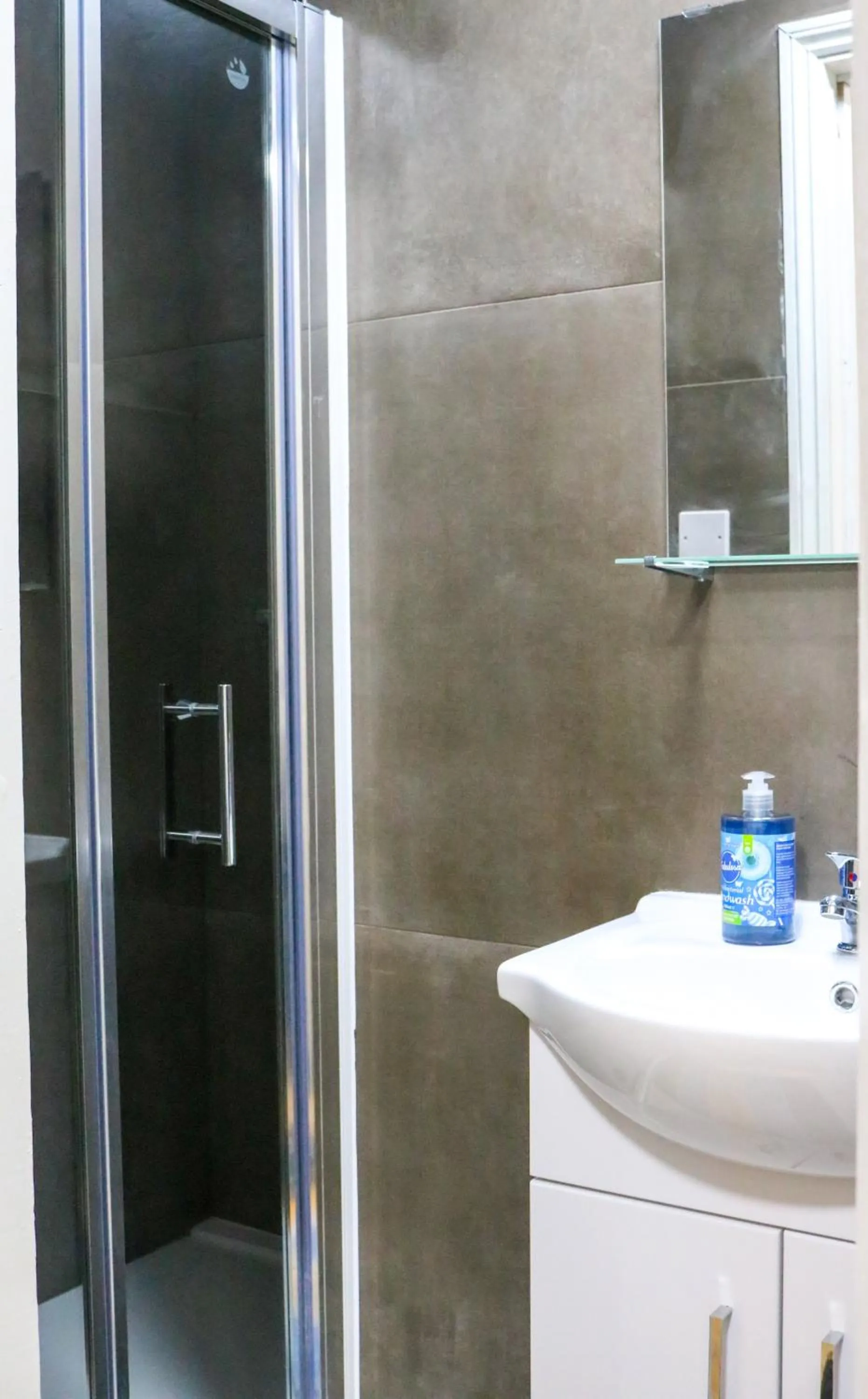 Shower in Desire Residence