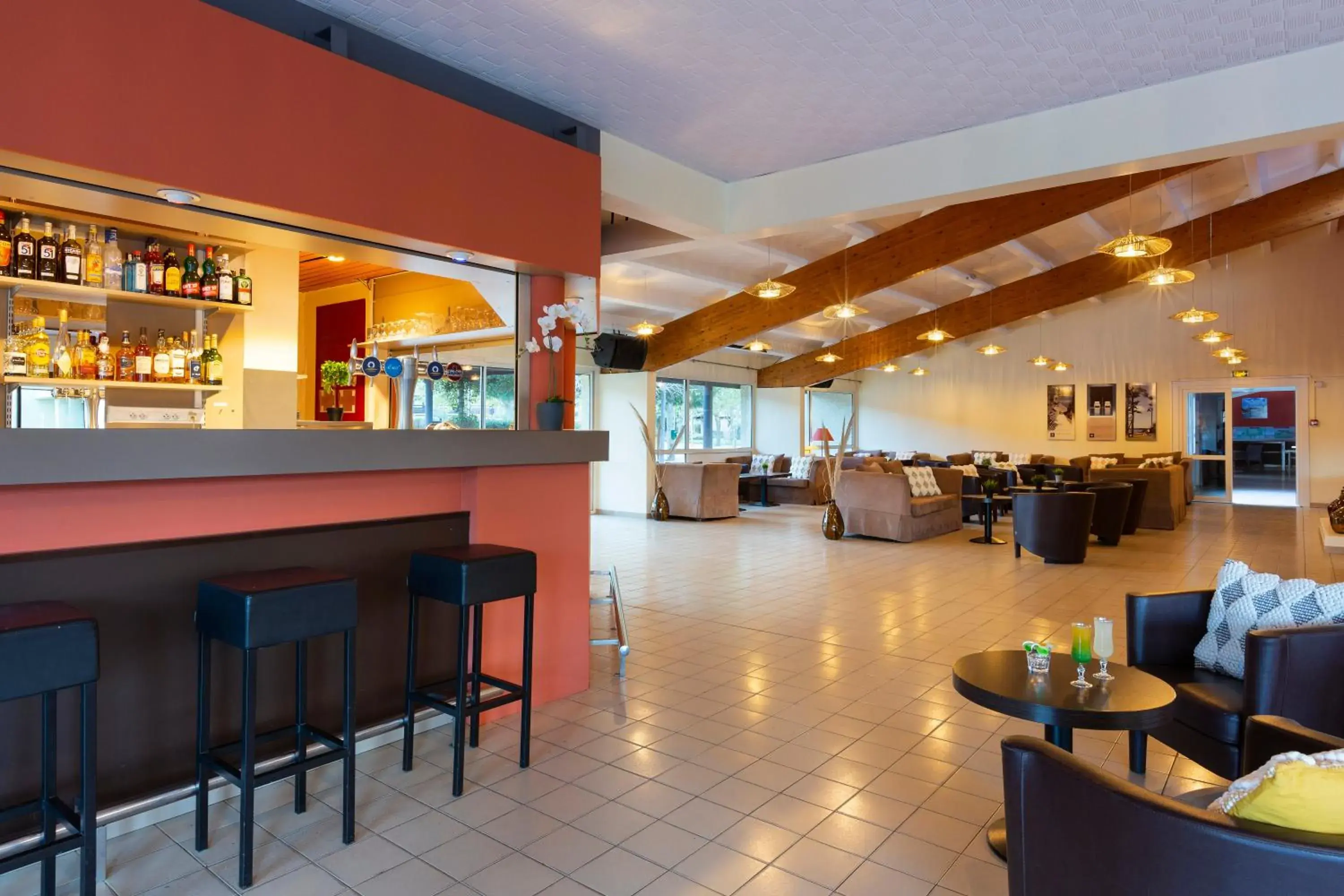 Lounge or bar in SOWELL Family Cap d’Agde Lounge or bar in SOWELL Family Cap d’Agde