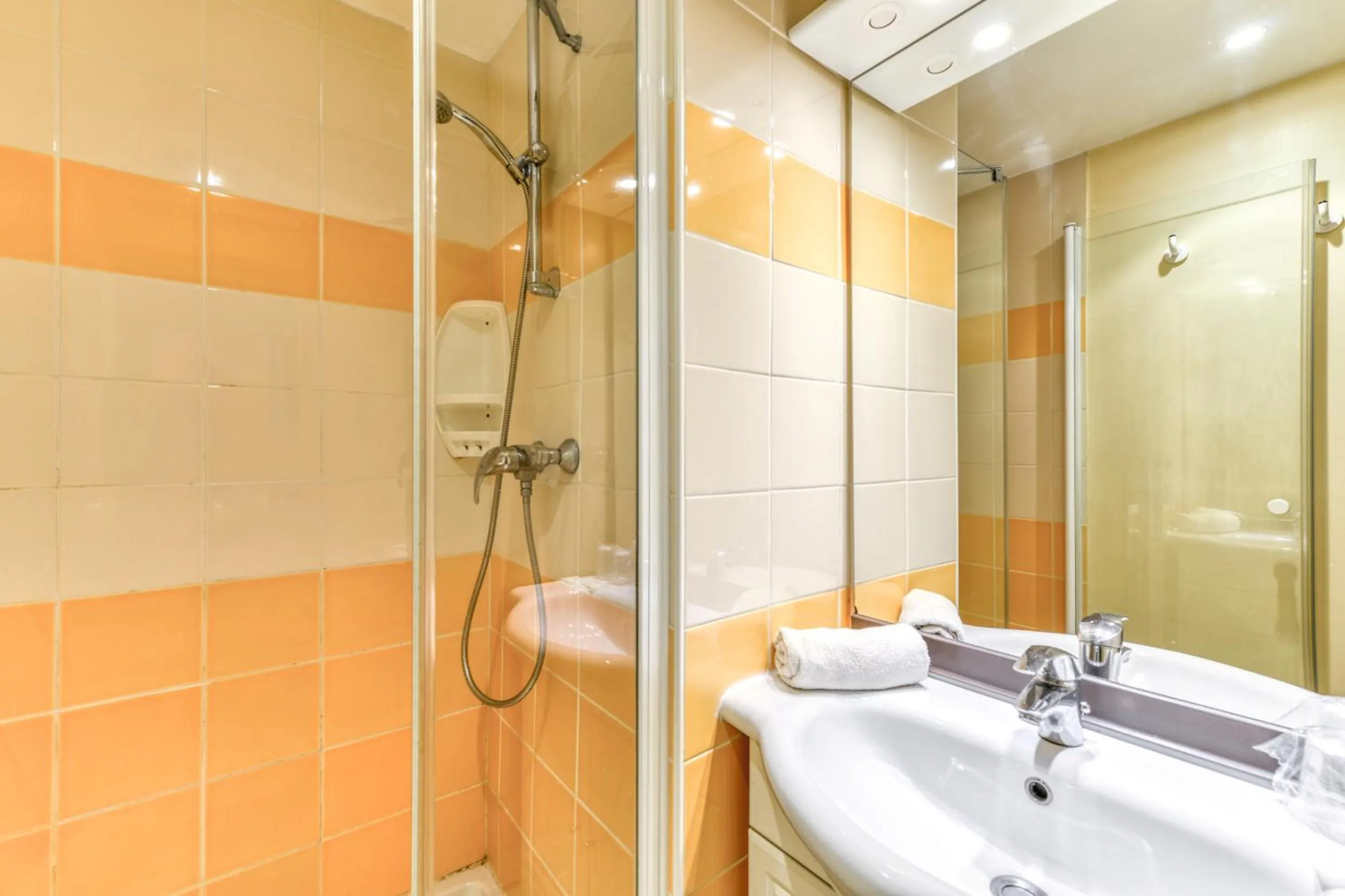 Toilet in SOWELL Family Cap d’Agde