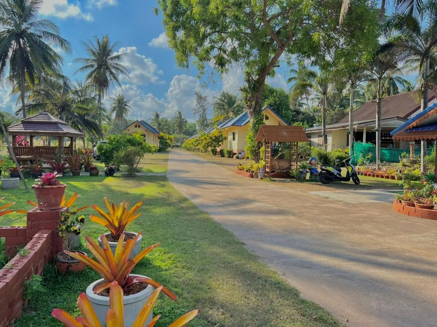 Neighbourhood in Thungwua laen resort