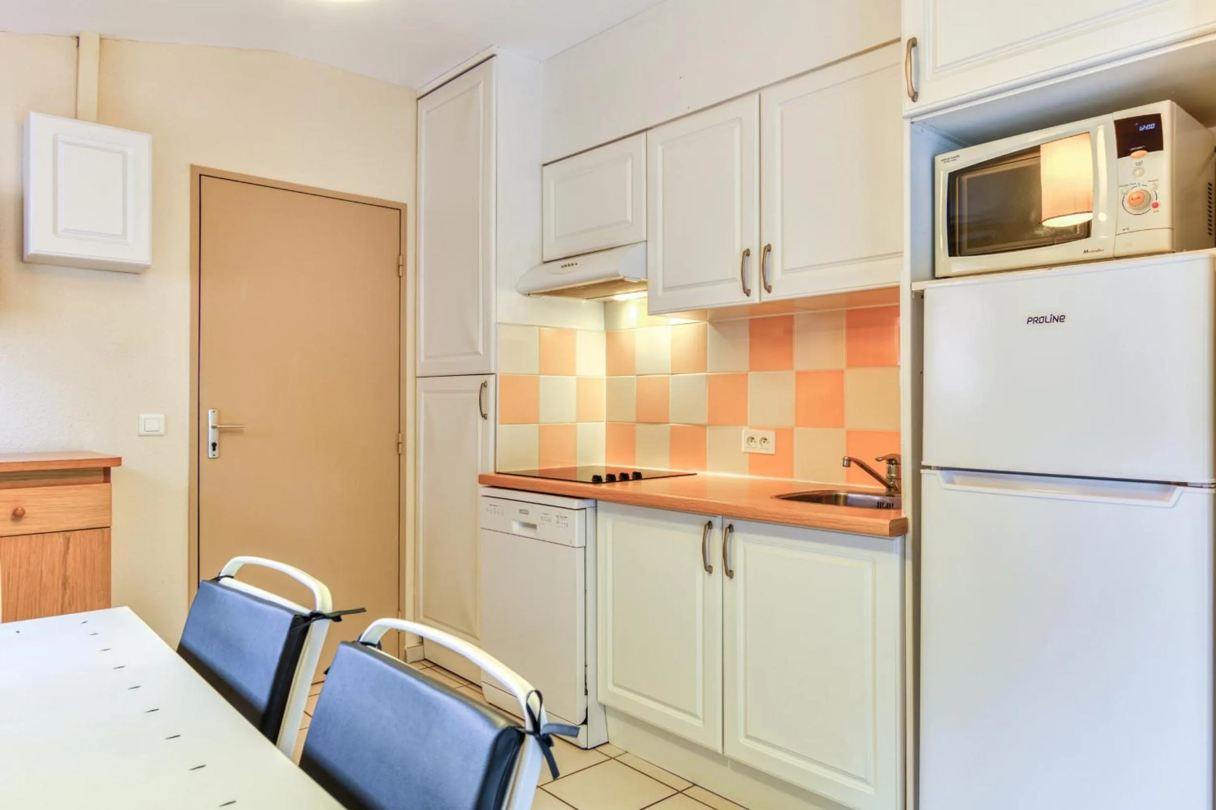 Kitchen or kitchenette in SOWELL RESIDENCES Les Lauriers Roses