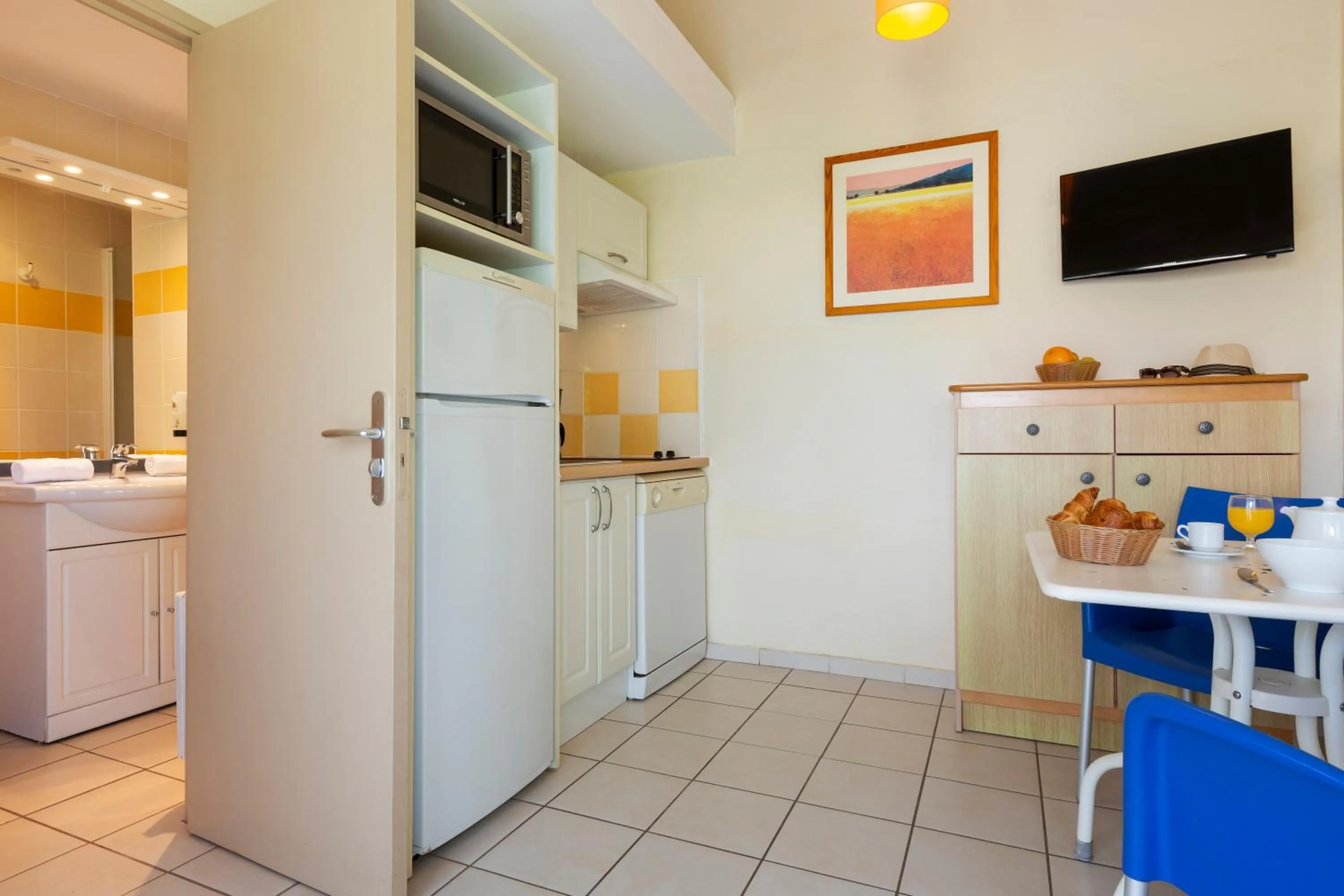 Bedroom in SOWELL RESIDENCES Les Lauriers Roses