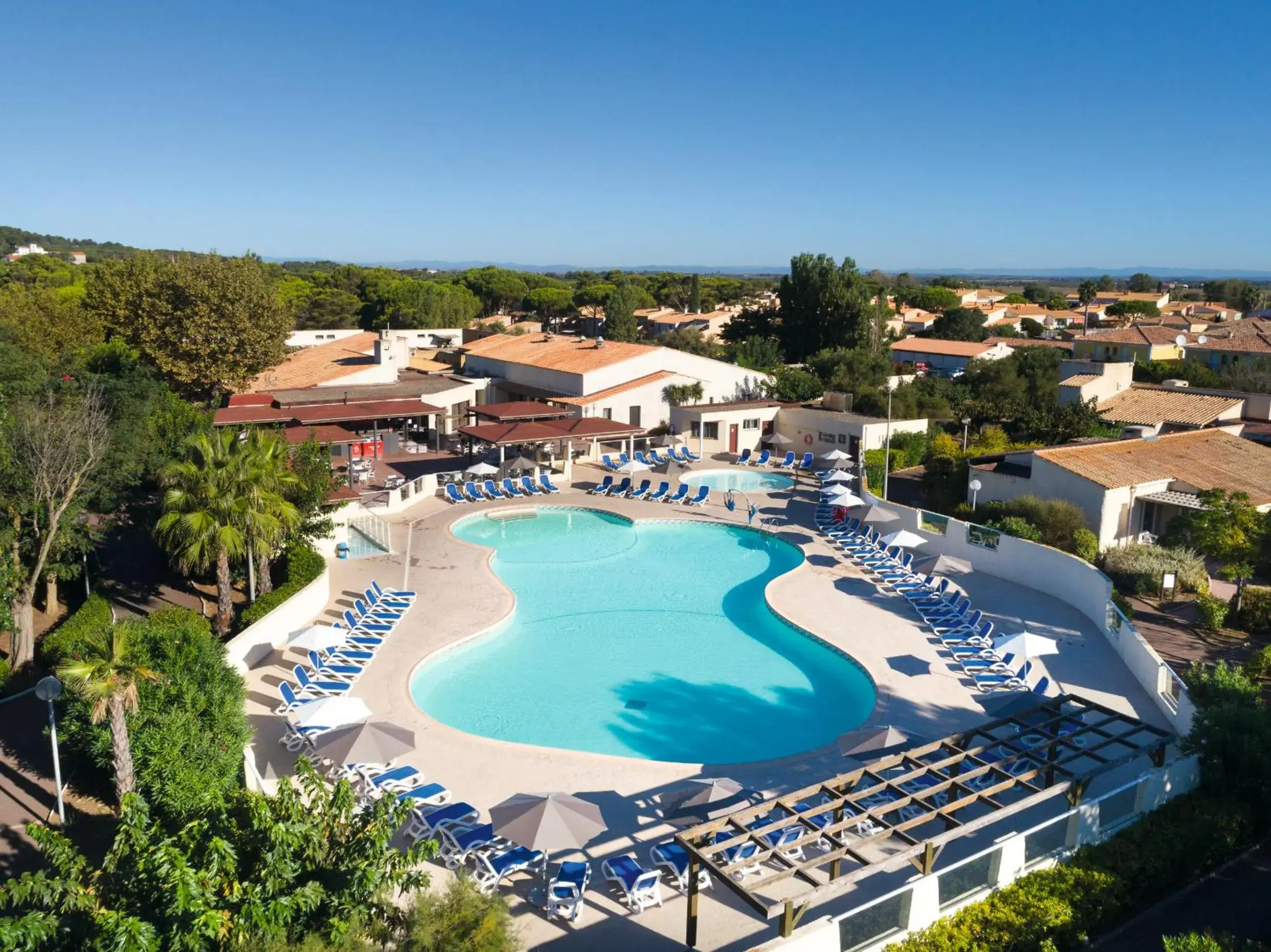 Swimming pool in SOWELL RESIDENCES Les Lauriers Roses Swimming pool in SOWELL RESIDENCES Les Lauriers Roses