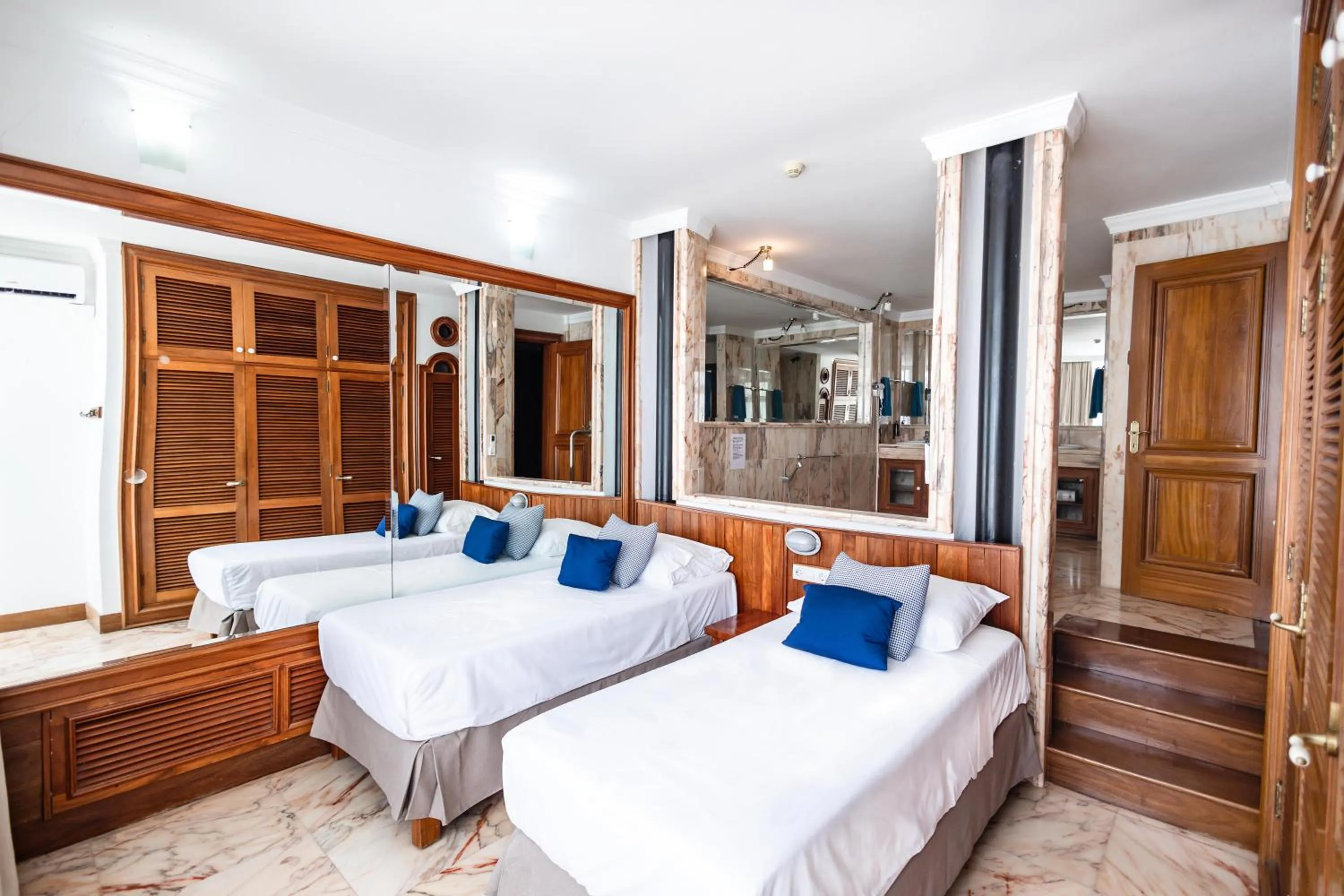 Photo of the whole room, Bed in Servatur JB - Adults Only