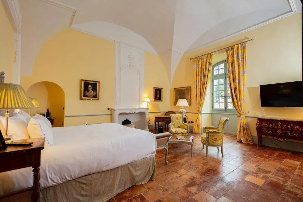 Photo of the whole room, Bed in Château de Collias - Maison de Vacances