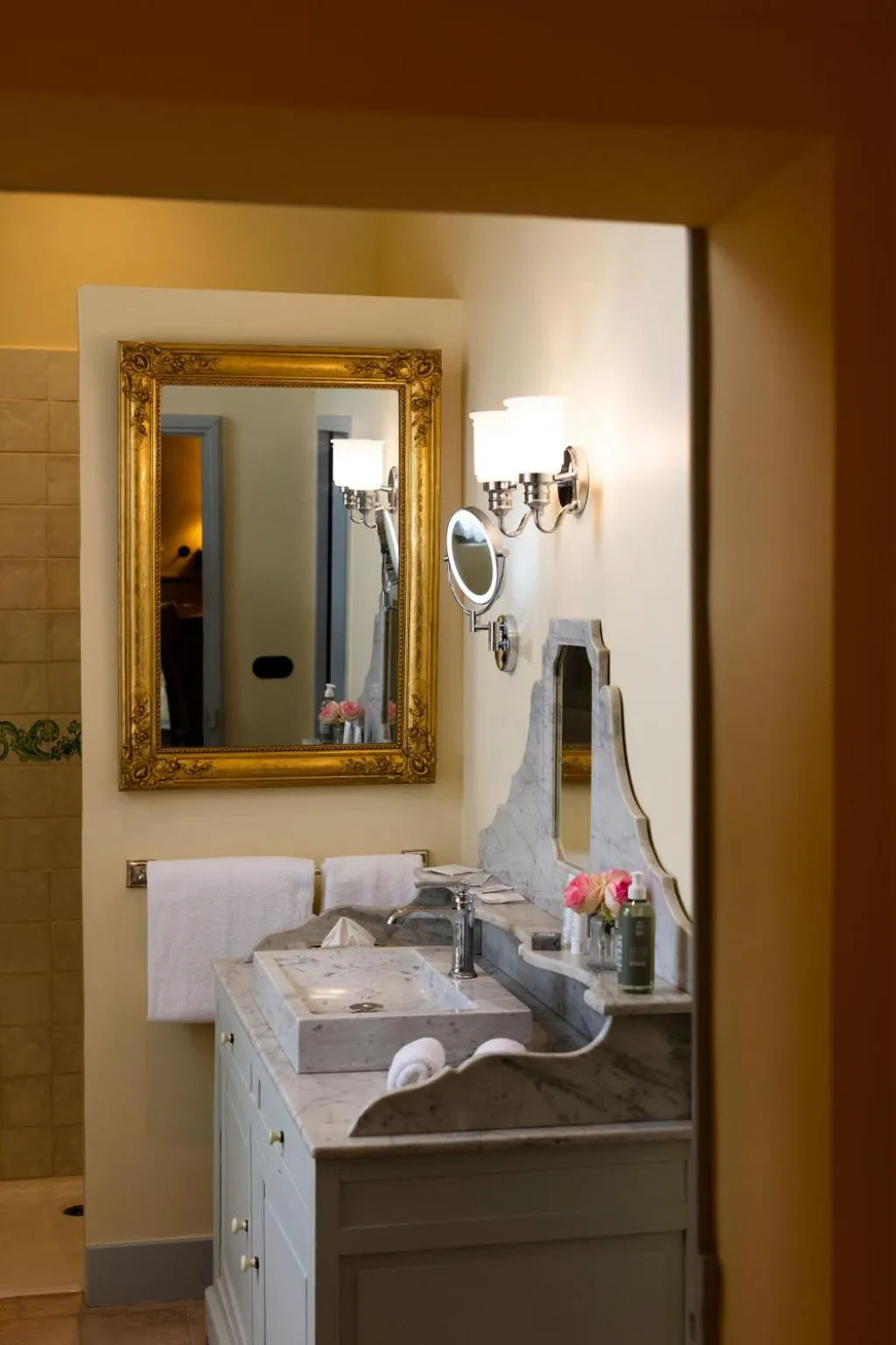Bathroom in Château de Collias