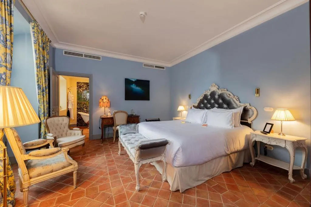 Photo of the whole room, Bed in Château de Collias - Maison de Vacances