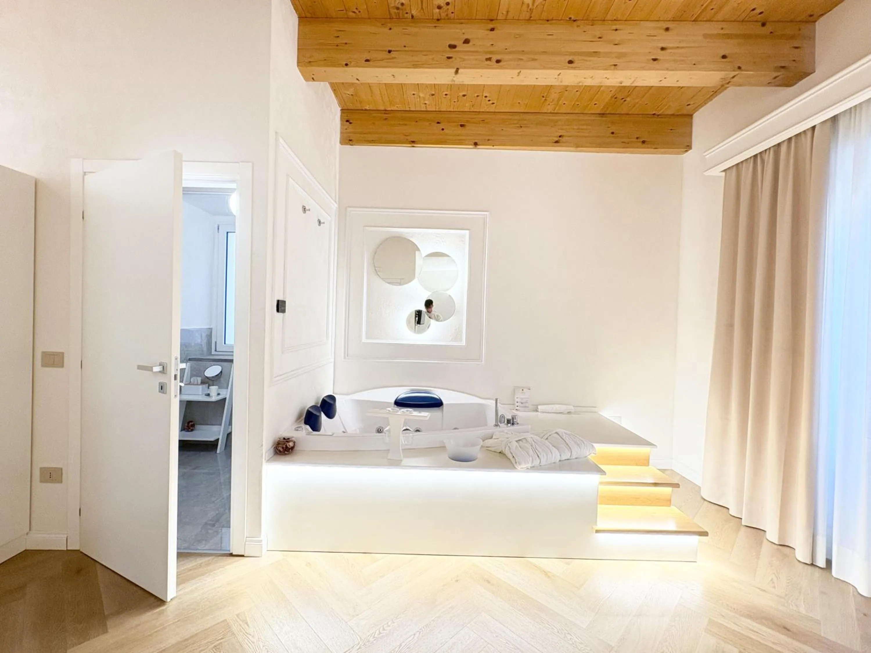 Superior Queen Room in La Divina - free parking -