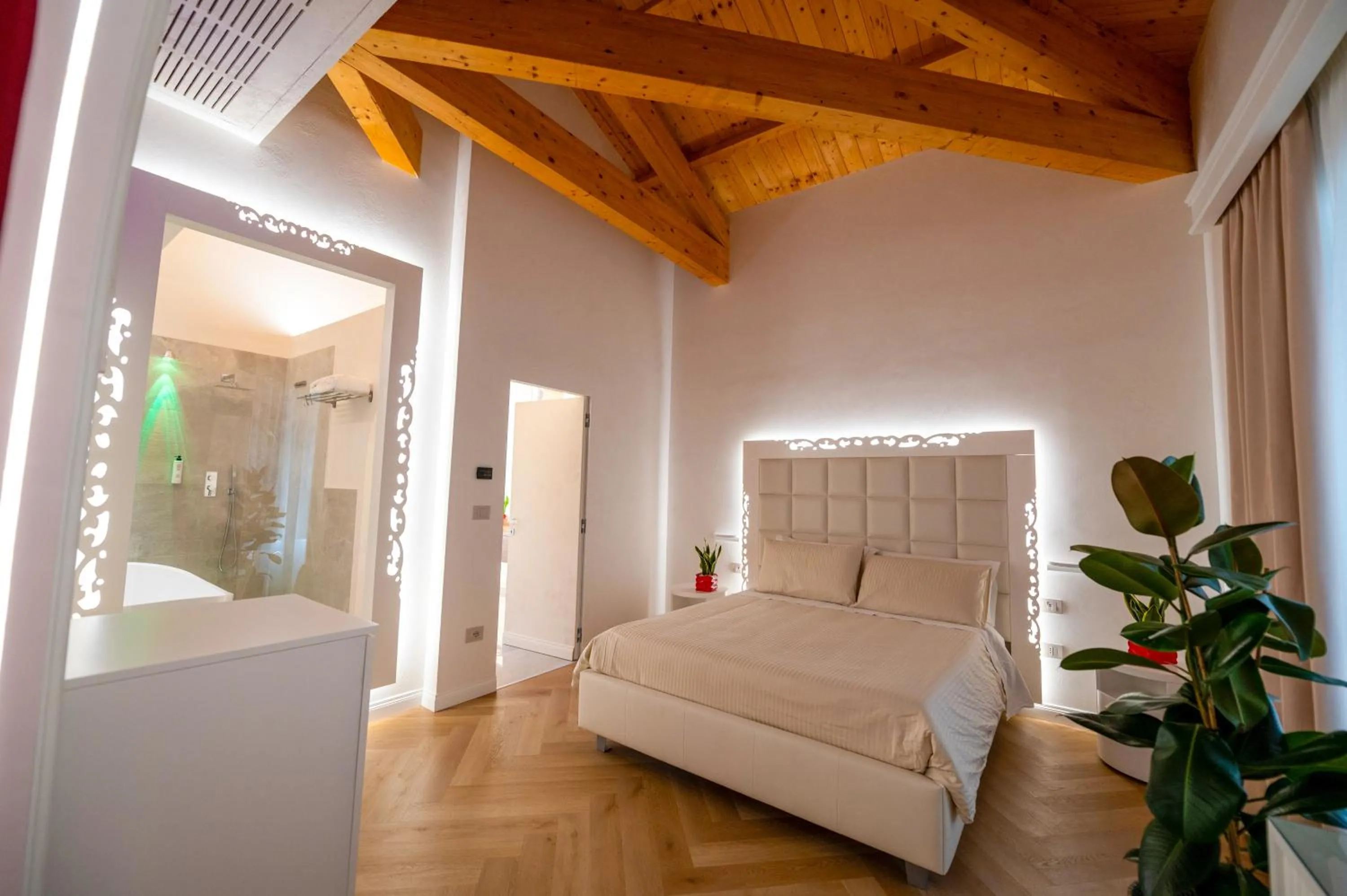 La Divina - free parking -