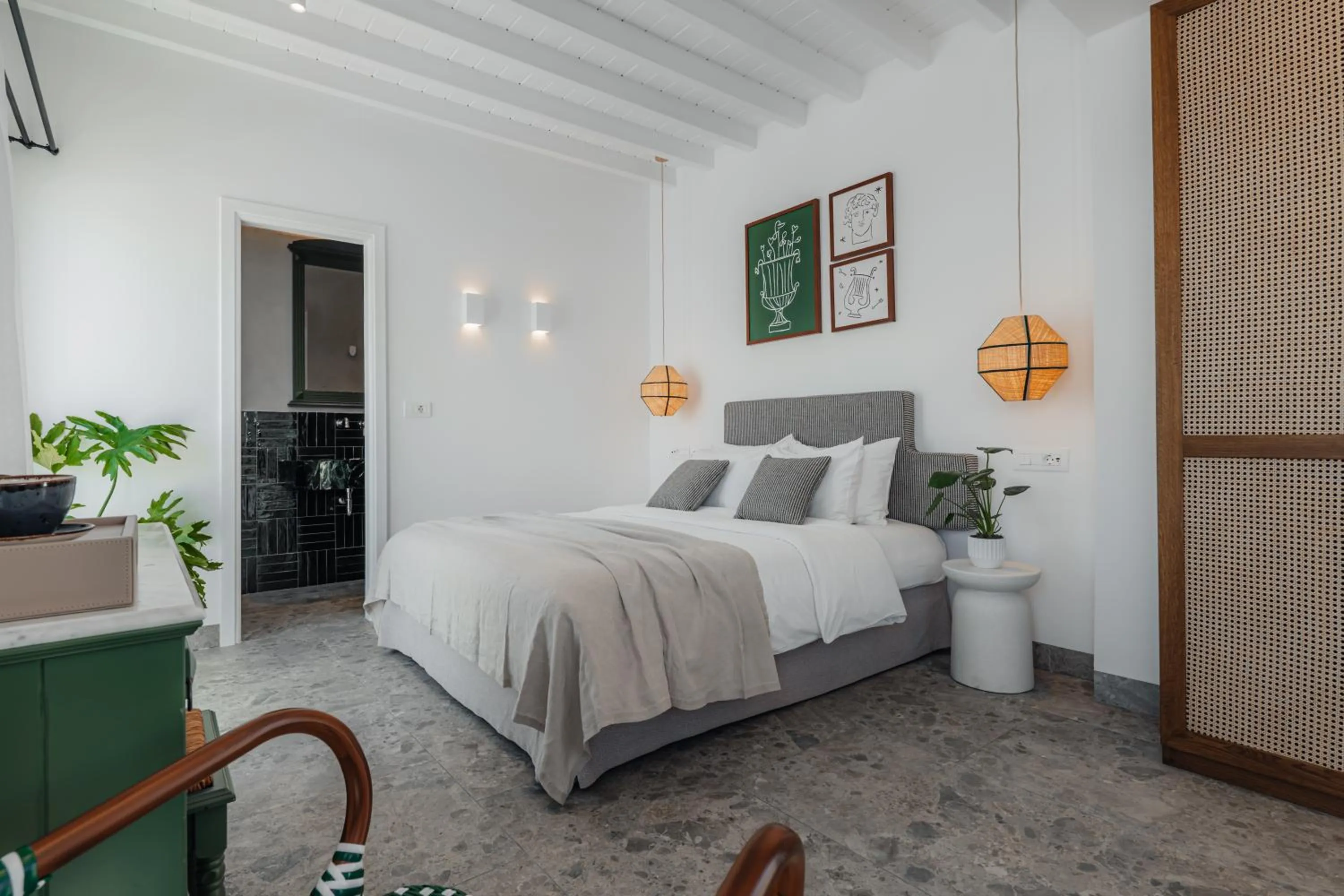 Bedroom, Bed in Pelican Bay Hotel