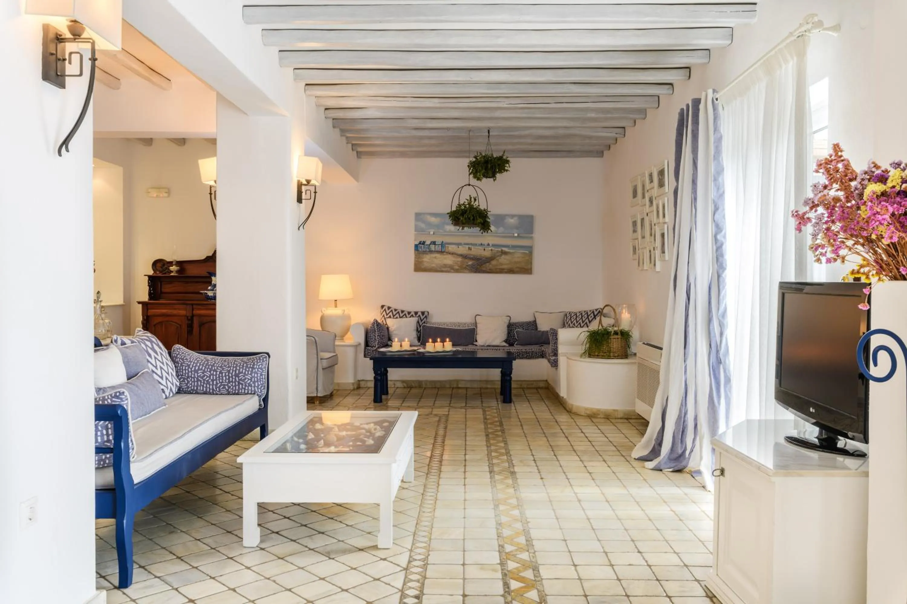 Lobby or reception in Pelican Bay Hotel