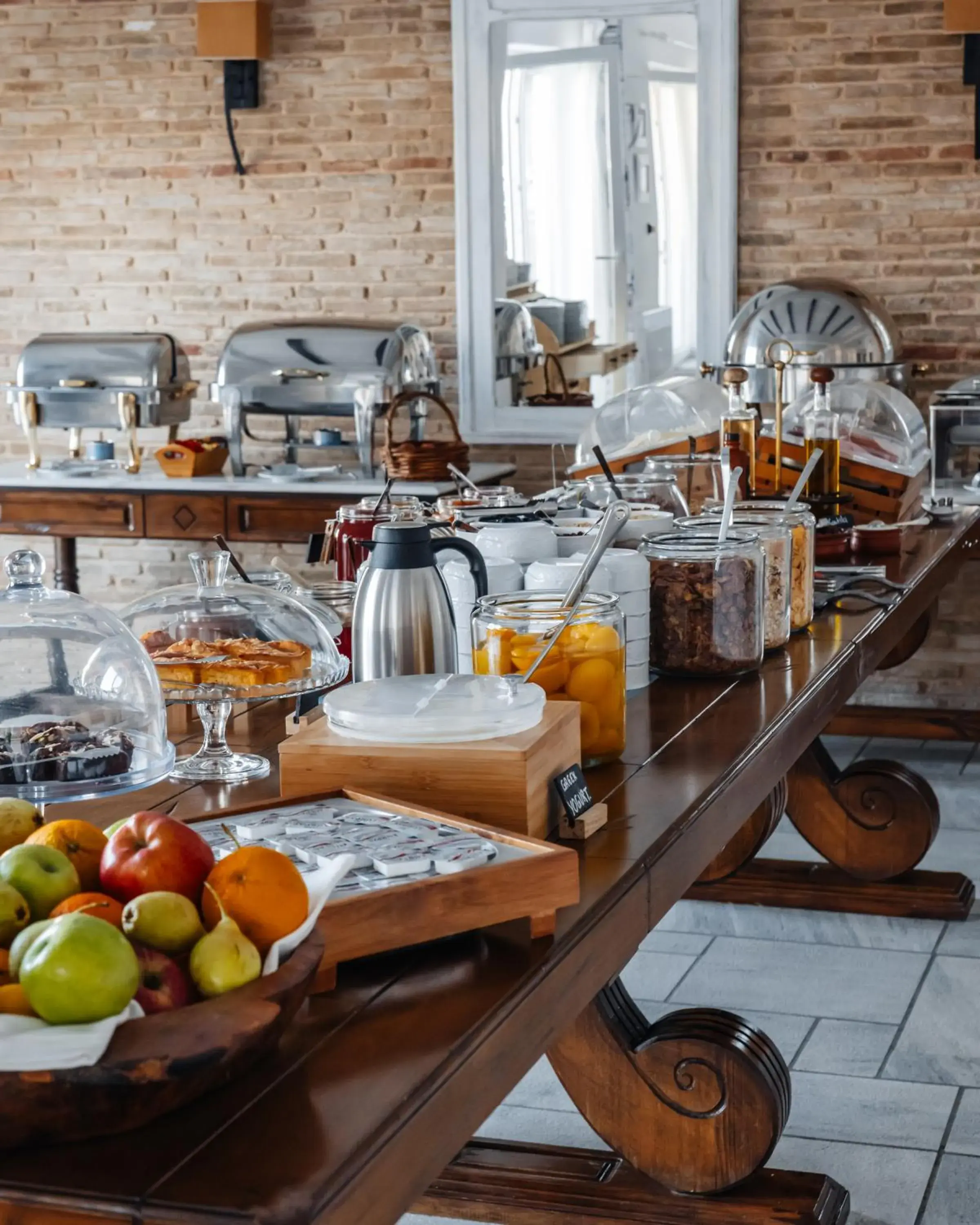 Restaurant/places to eat in Pelican Bay Hotel Restaurant/places to eat in Pelican Bay Hotel