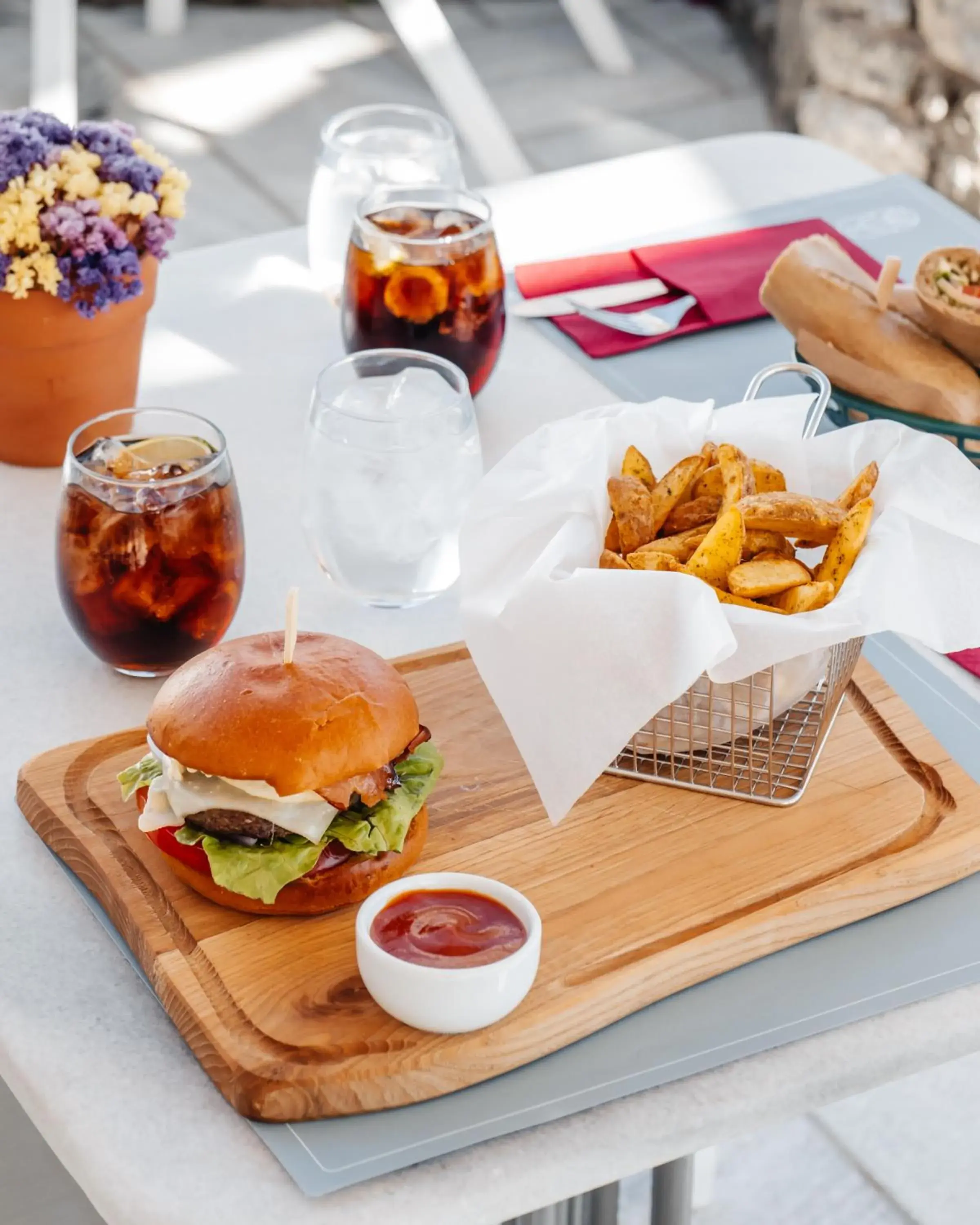 Restaurant/places to eat in Pelican Bay Hotel Restaurant/places to eat in Pelican Bay Hotel