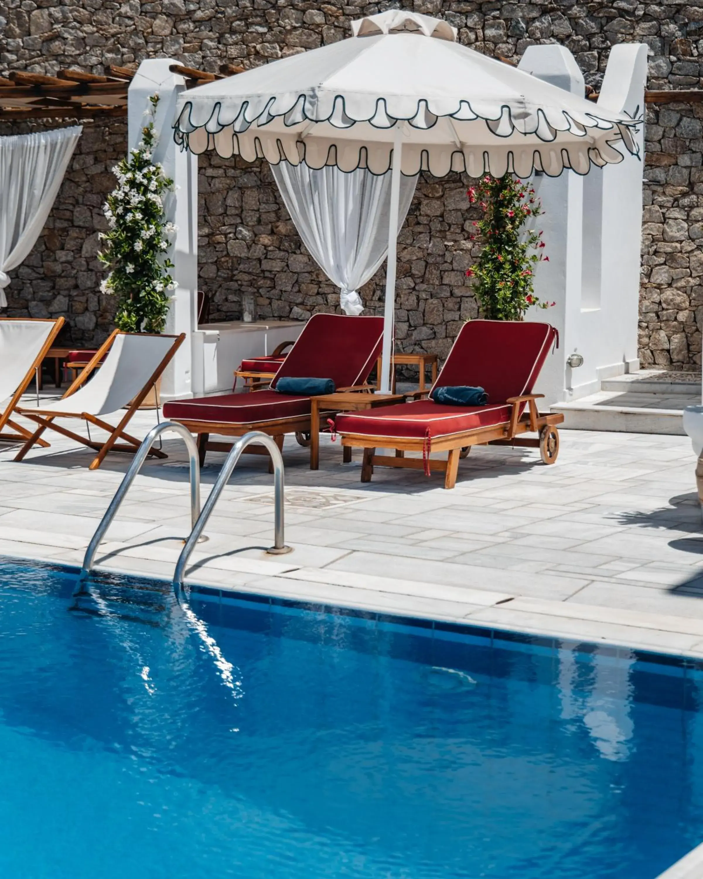 Restaurant/places to eat in Pelican Bay Hotel Restaurant/places to eat in Pelican Bay Hotel