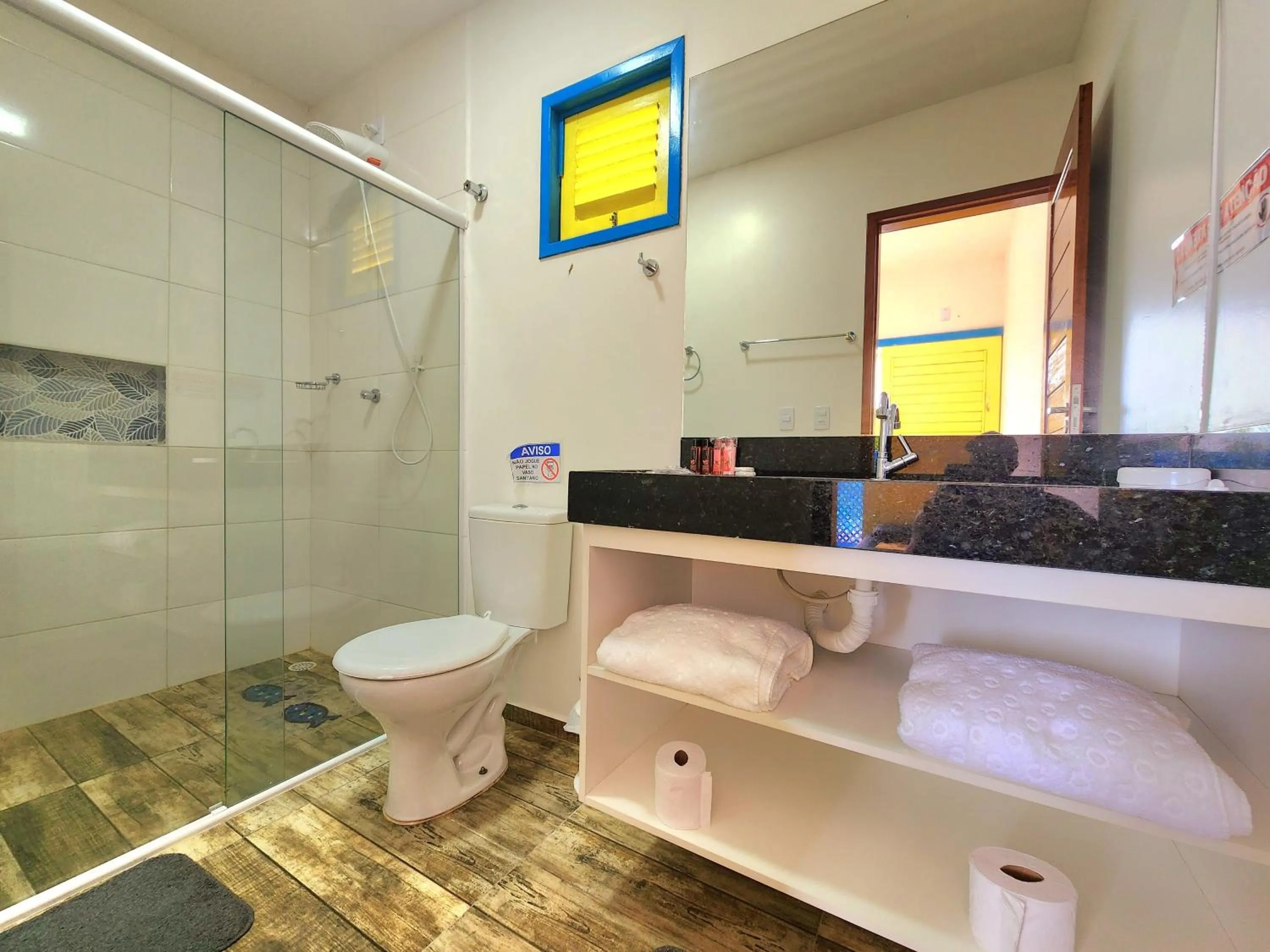 Shower in Manaí Pousada & Beach Club