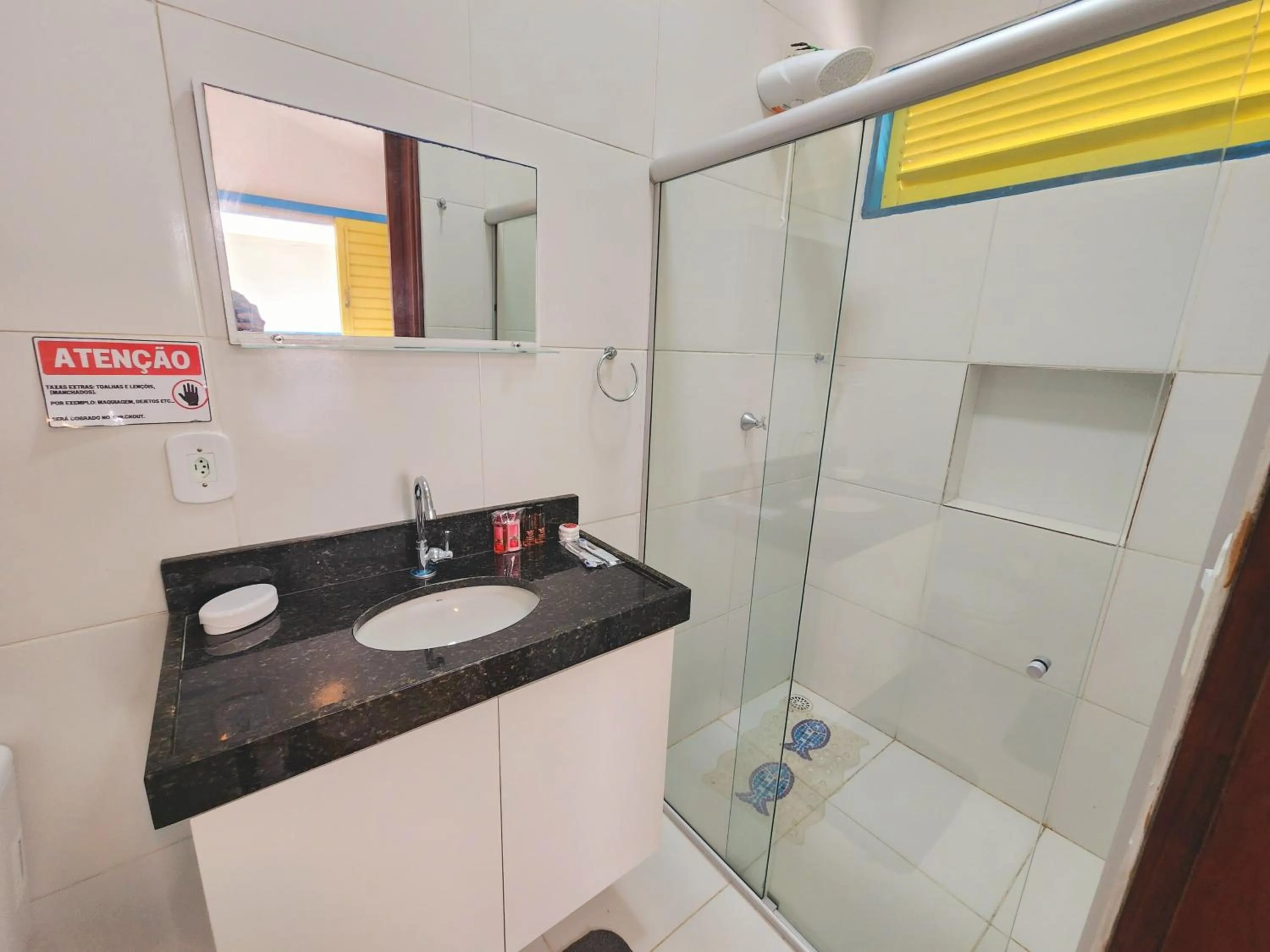 Shower in Manaí Pousada & Beach Club