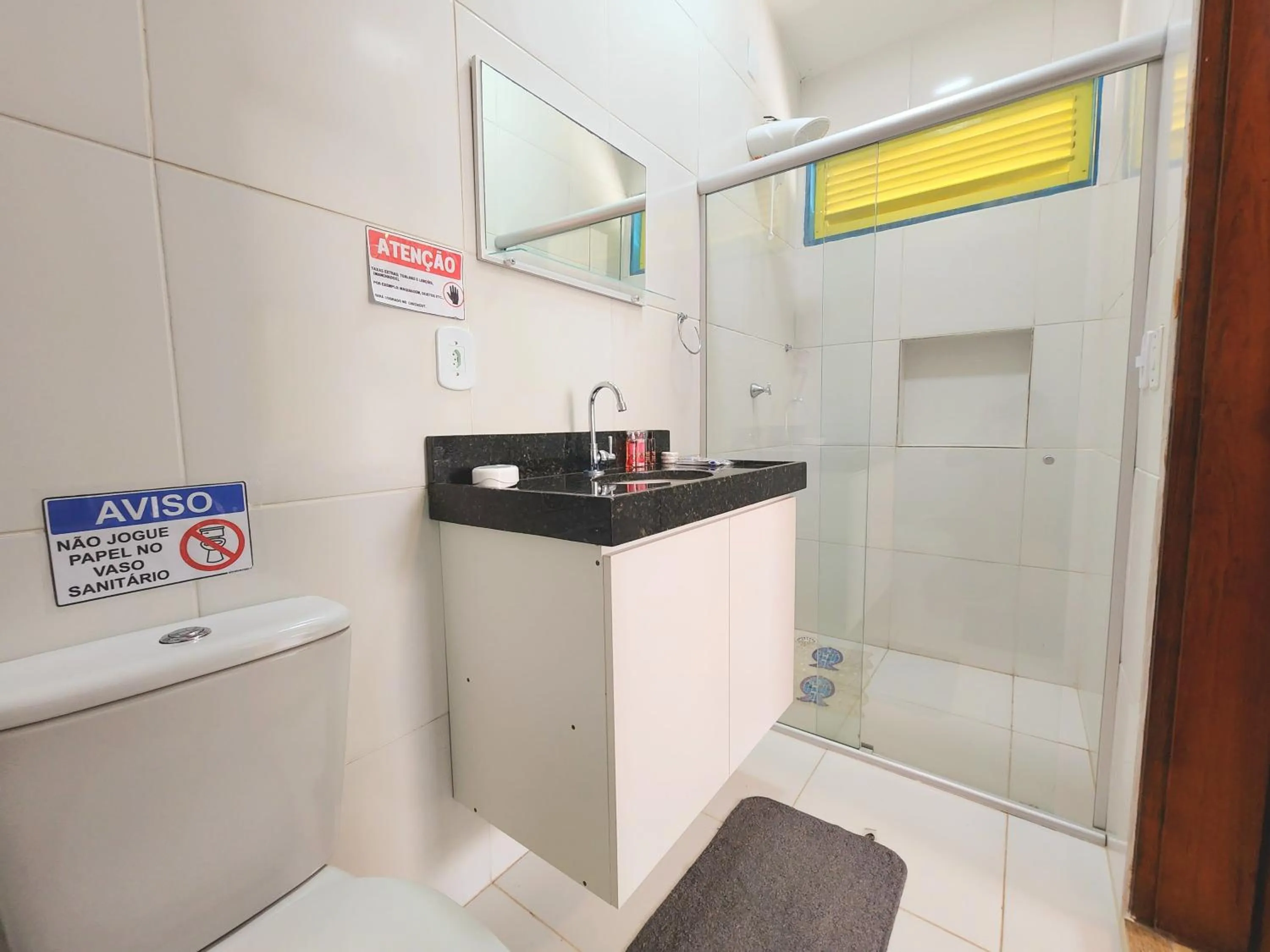 Shower in Manaí Pousada & Beach Club