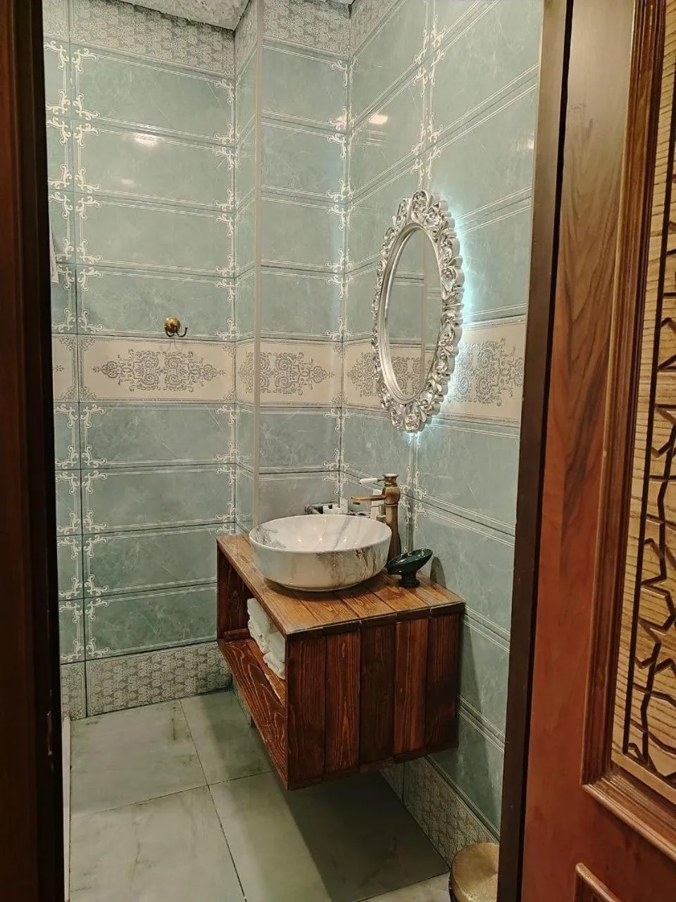 Shower in Qiz Galasi Hotel Baku