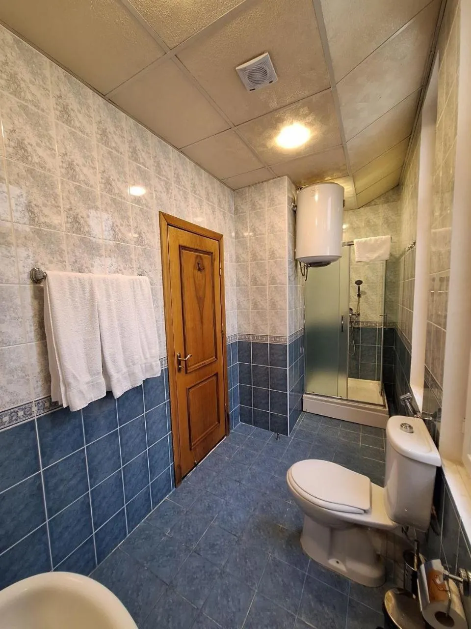 Shower in Qiz Galasi Hotel Baku