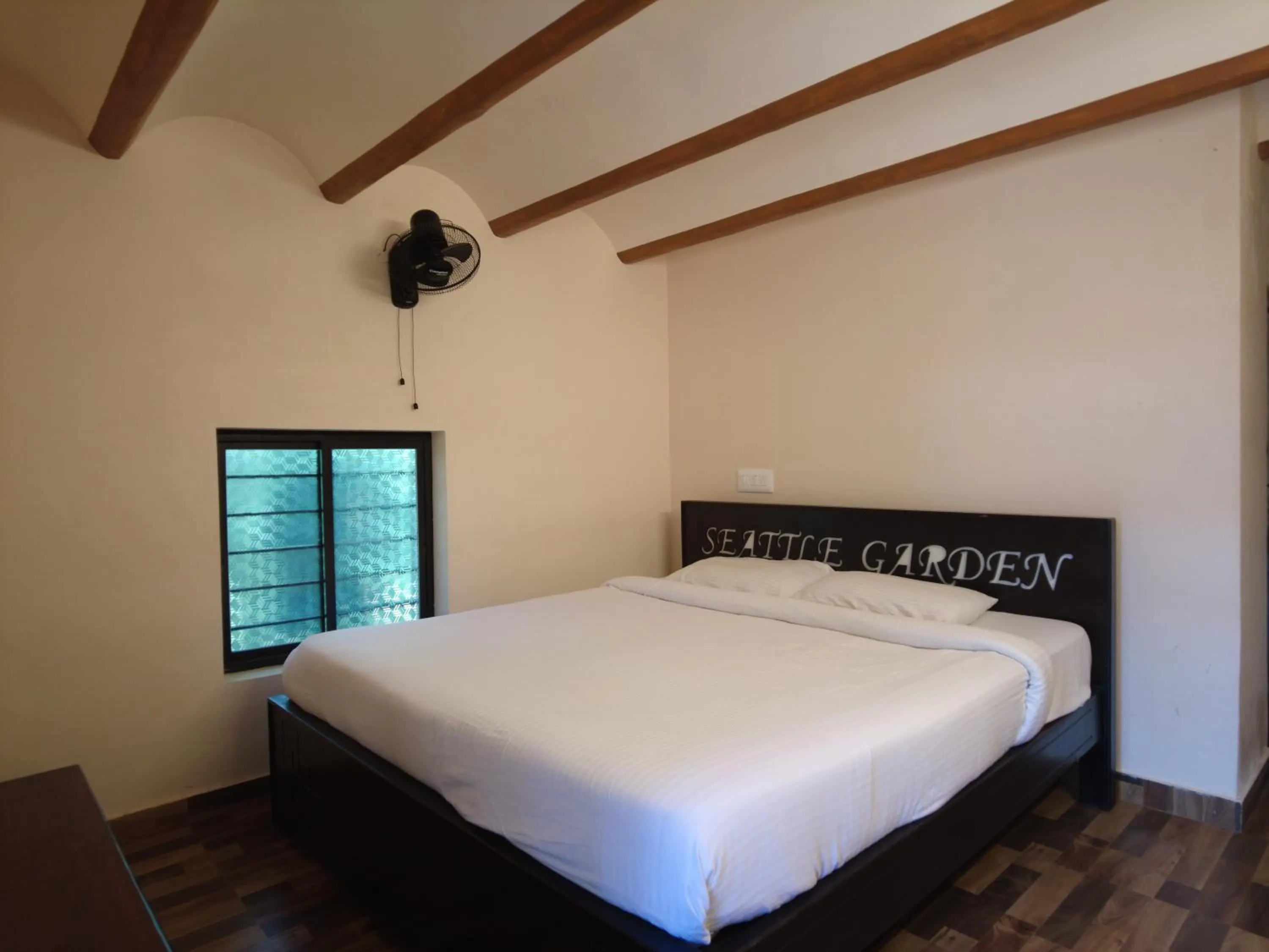 Bed in Seattle Garden Resort - KolliHills