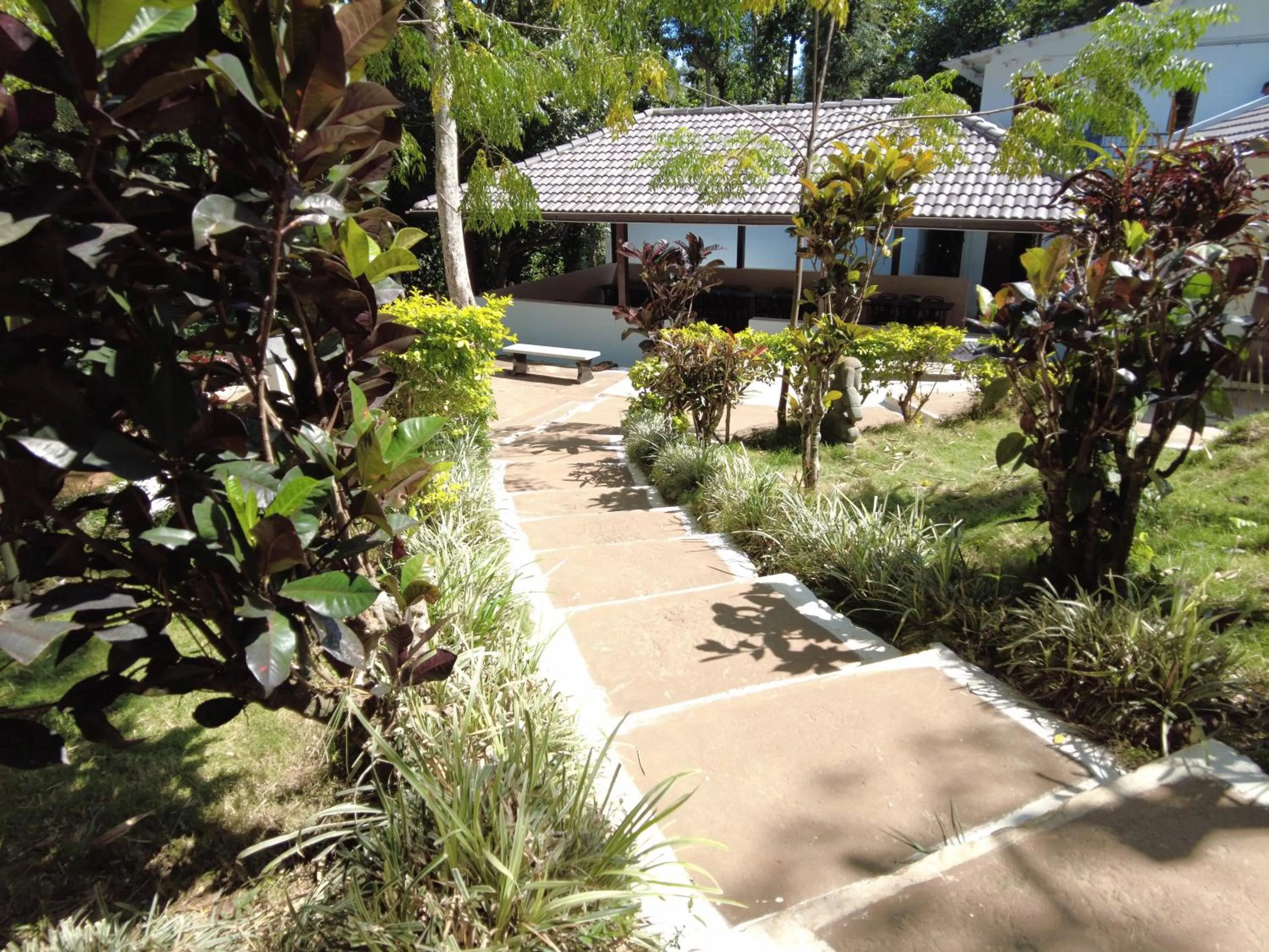 Restaurant/places to eat in Seattle Garden Resort - KolliHills