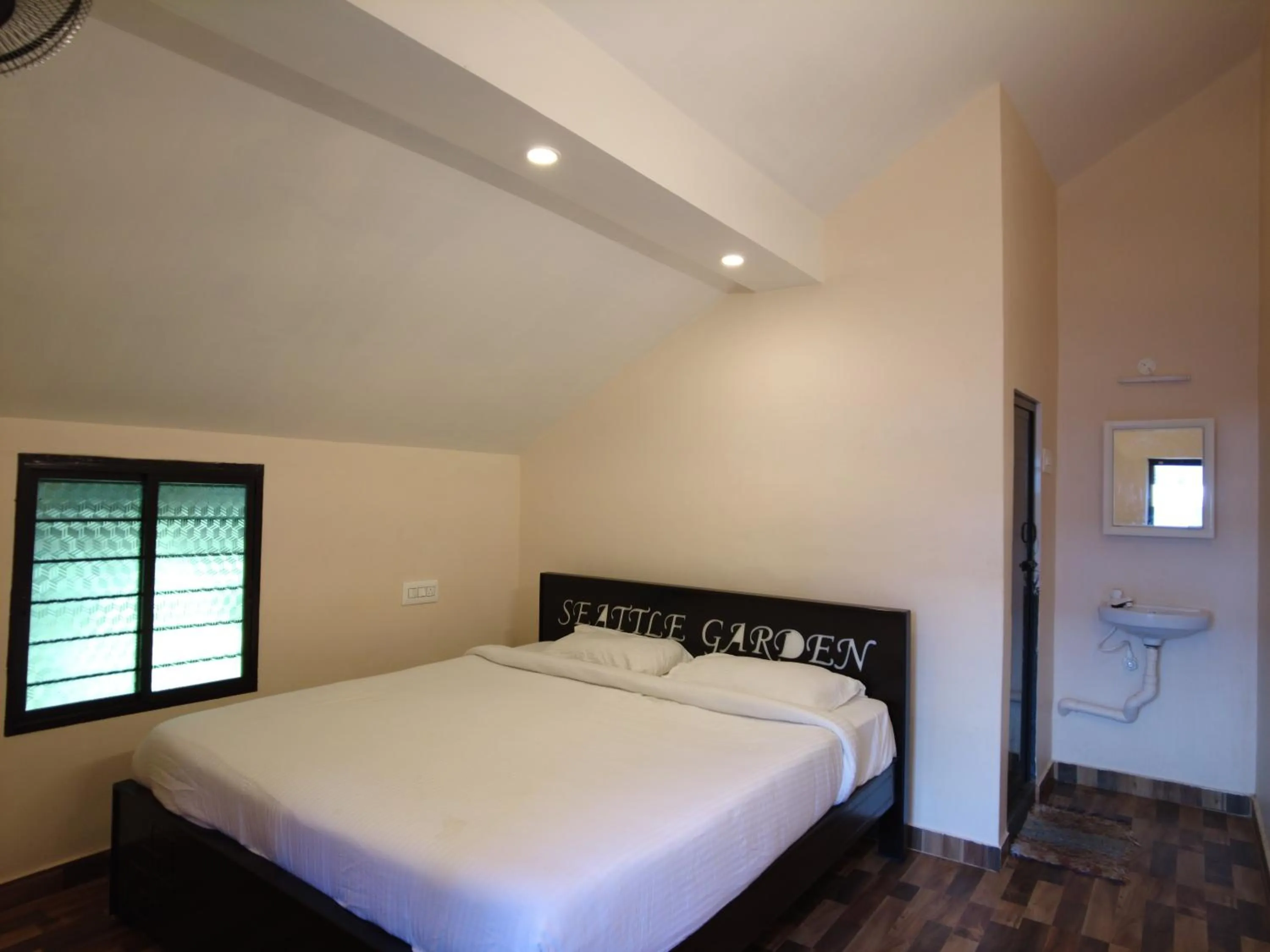 Bed in Seattle Garden Resort - KolliHills
