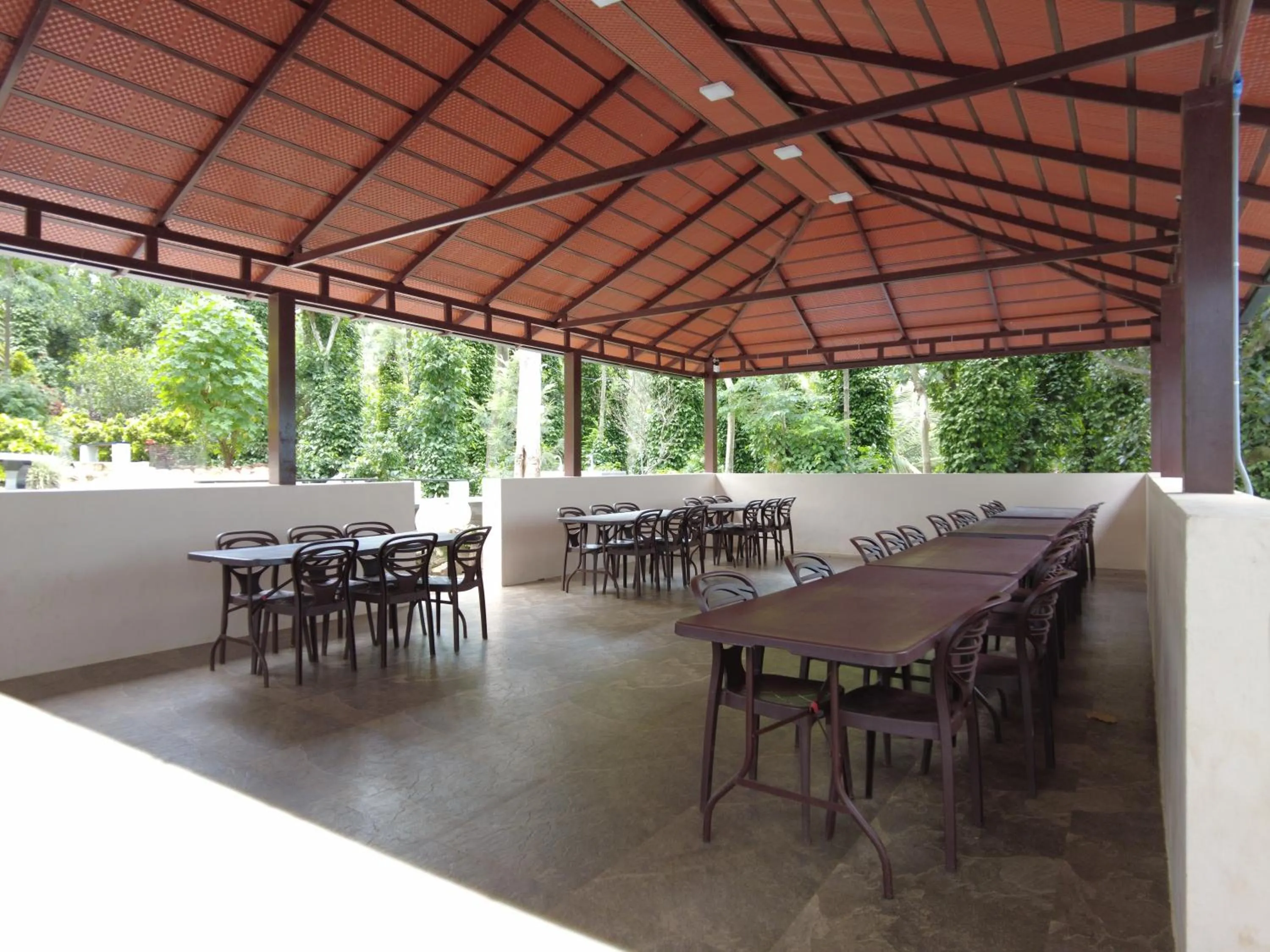 Dining area in Seattle Garden Resort - KolliHills