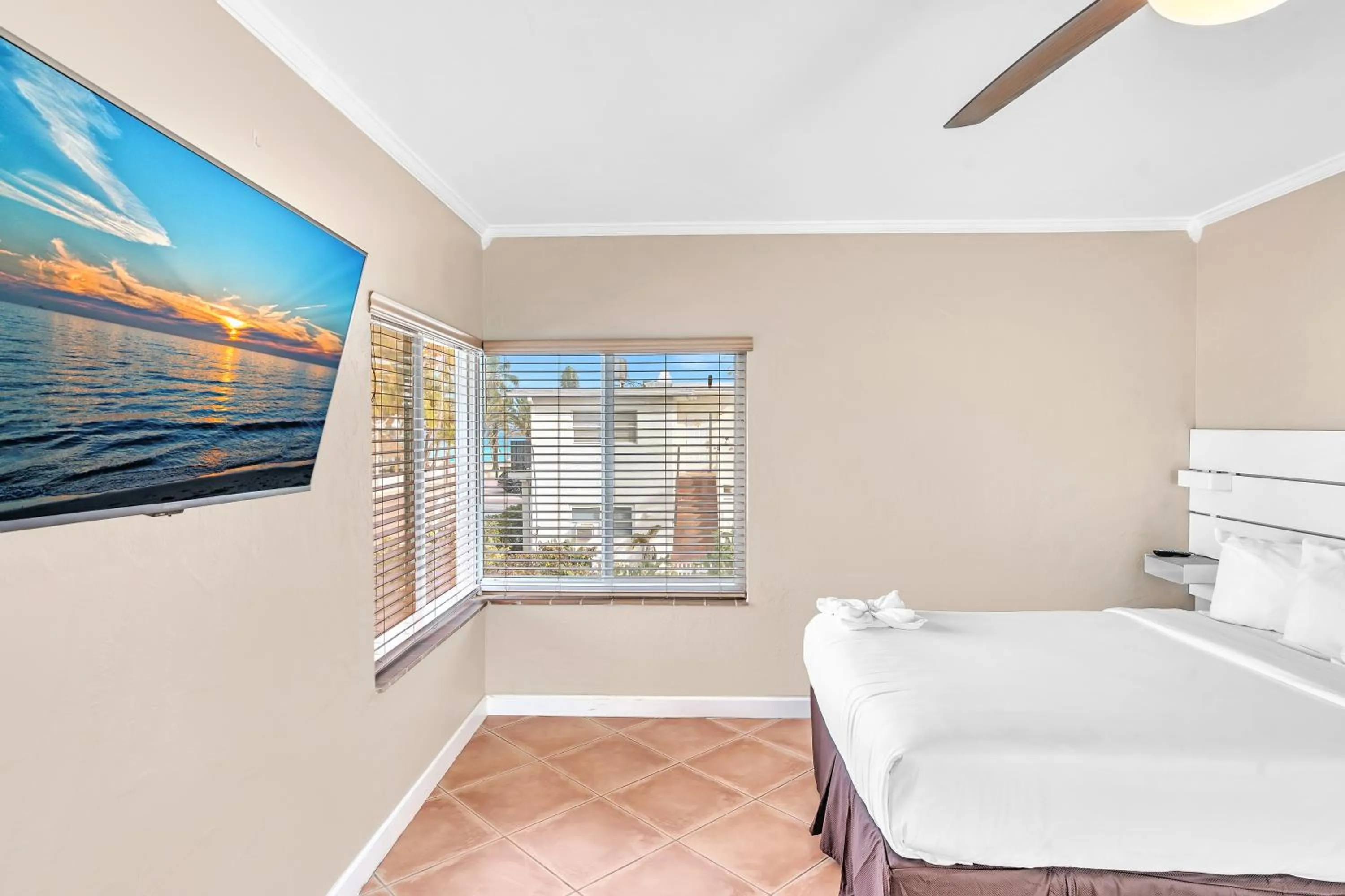 Bedroom, Bed in Sea Angel