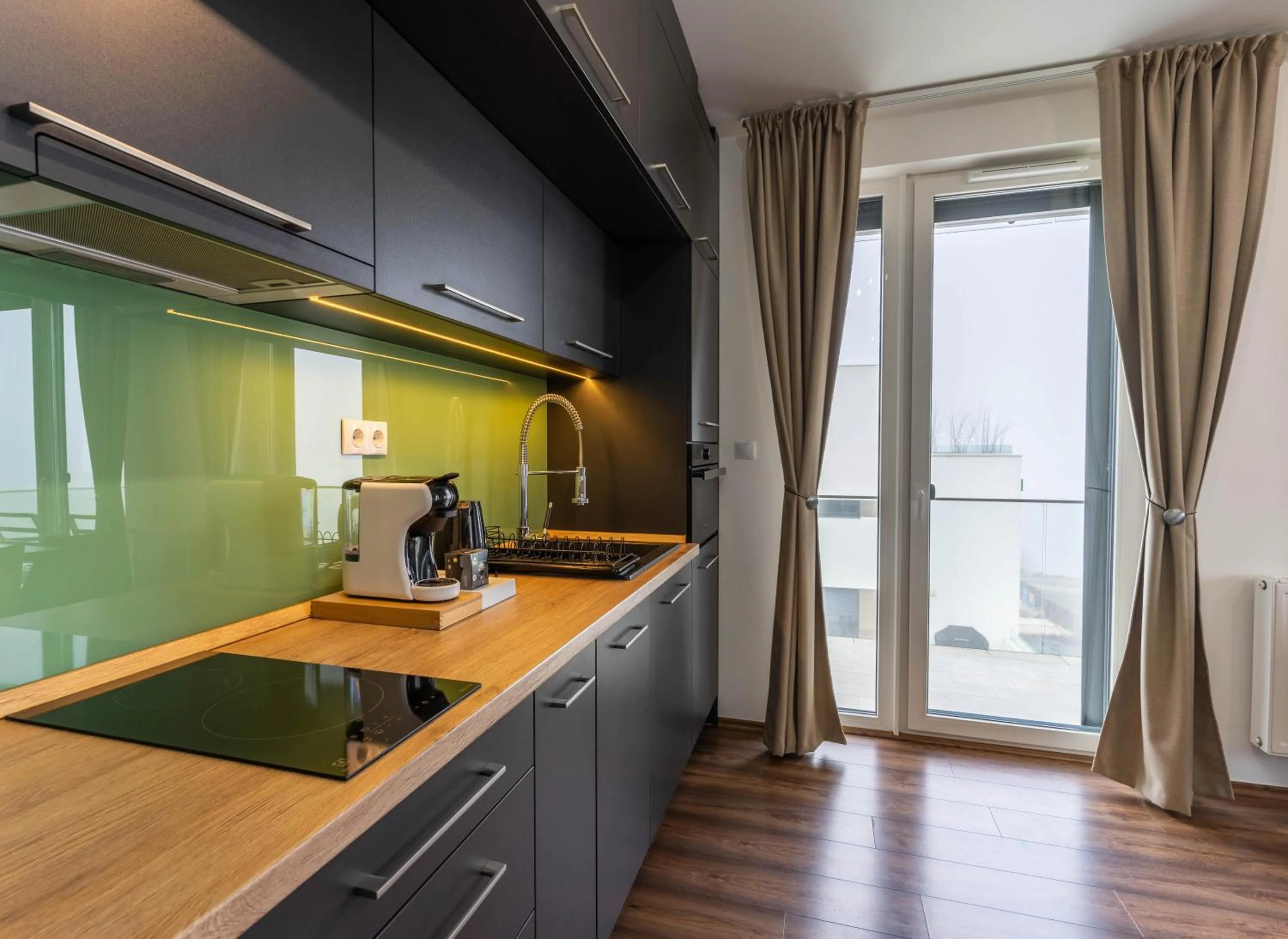 LakeView Apartment 305 Beachfront
