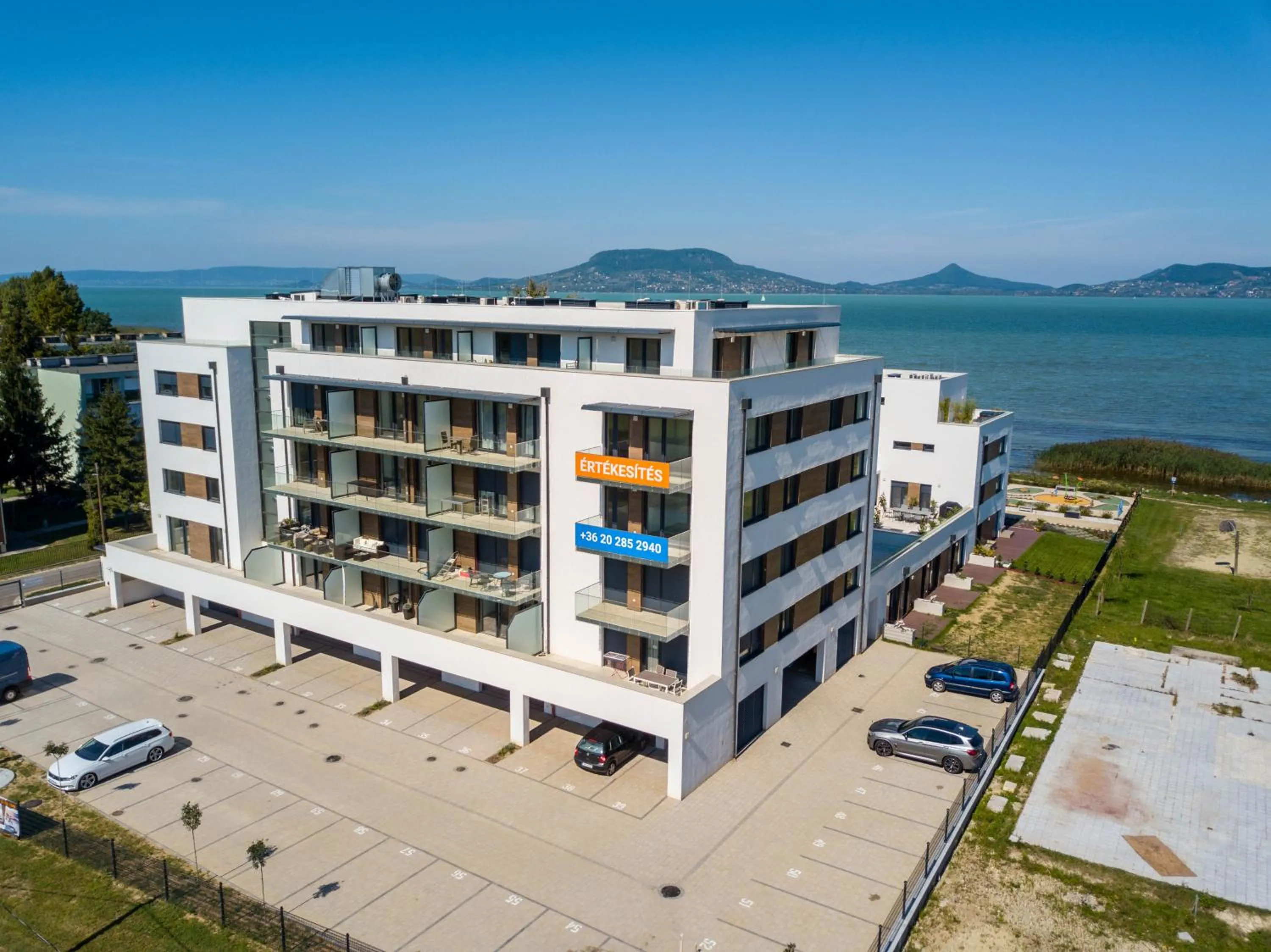 LakeView Apartment 305 Beachfront