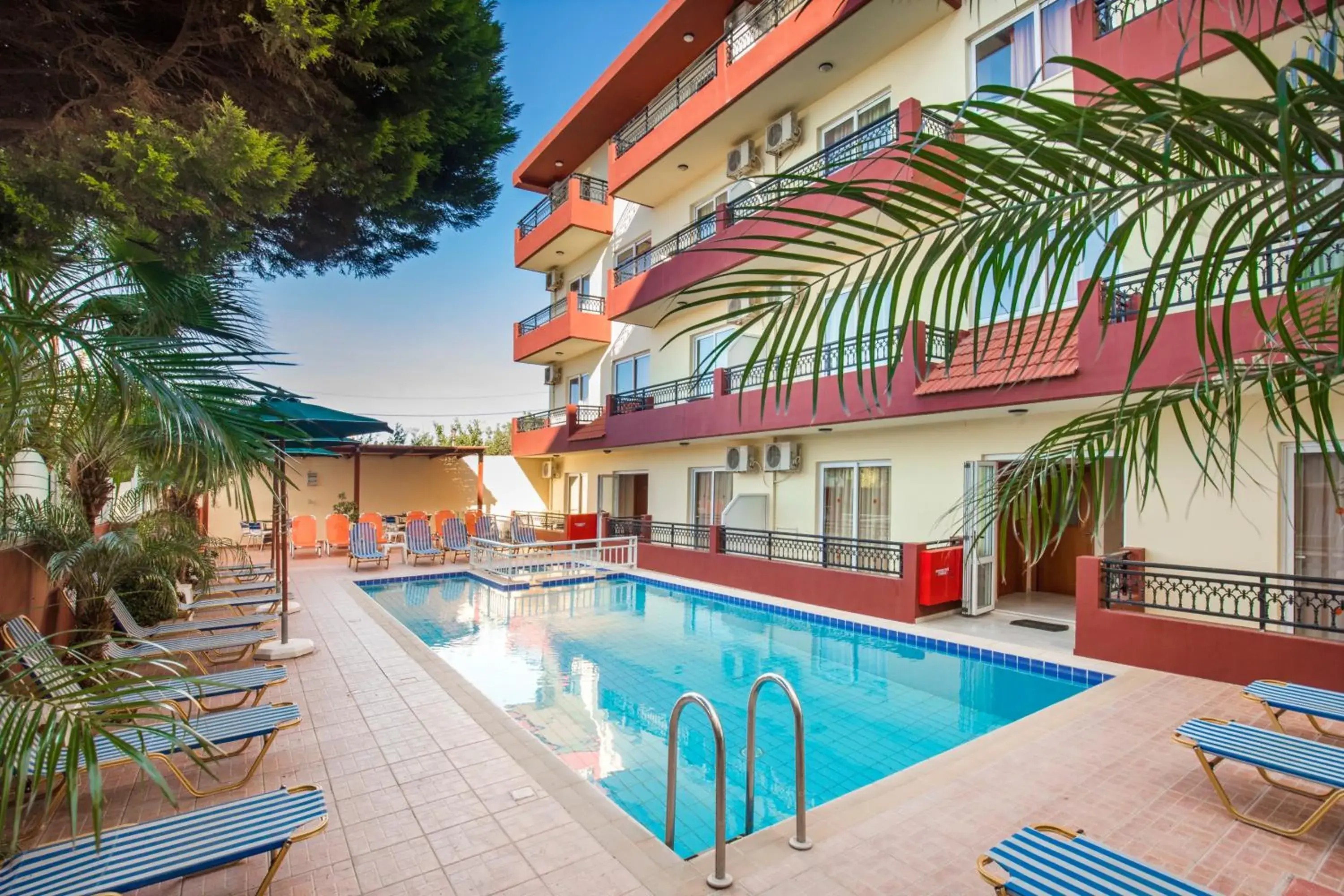 Swimming pool in Alea Hotel Apartments Swimming pool in Alea Hotel Apartments