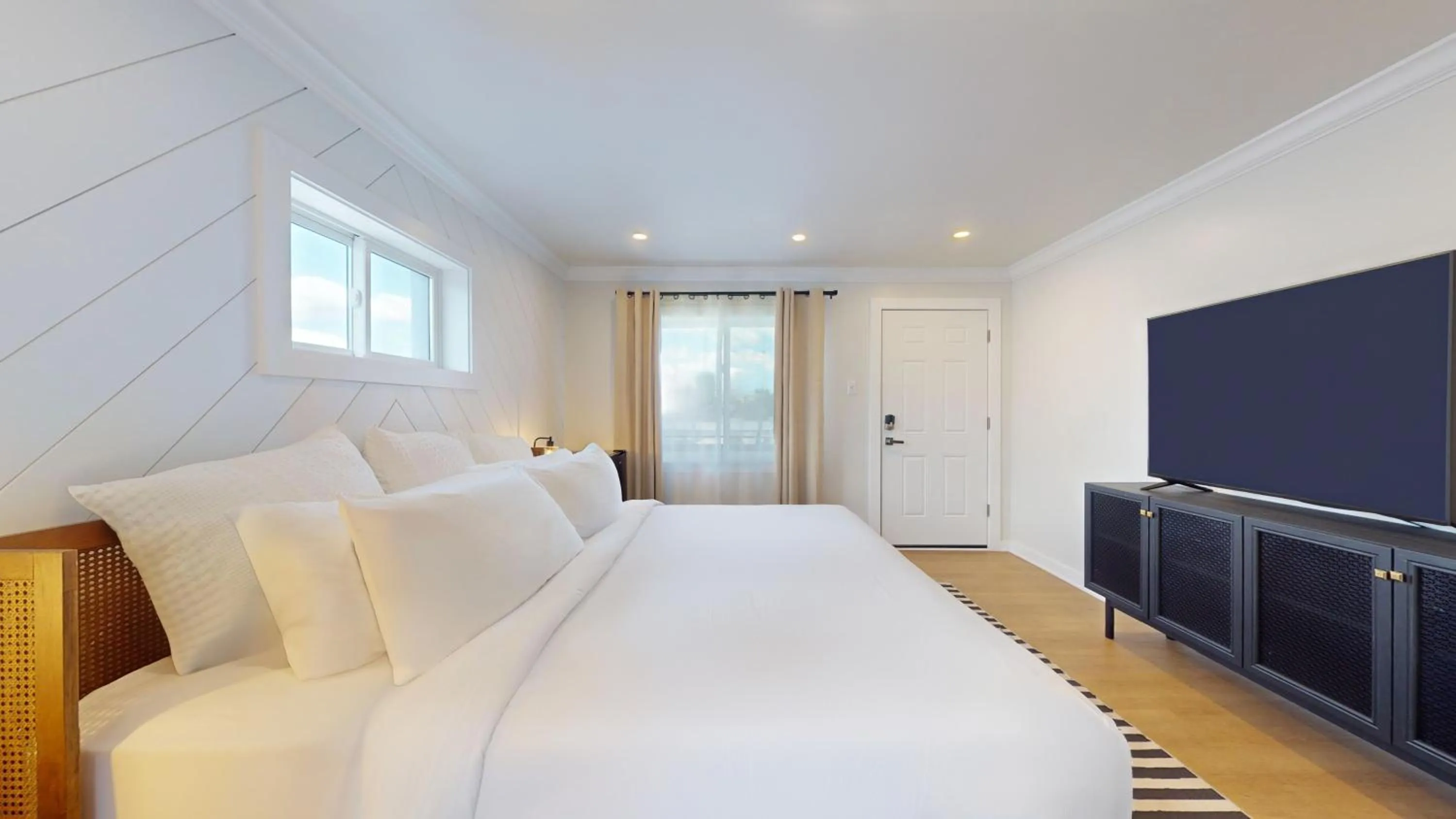 Bed in The Surf Club