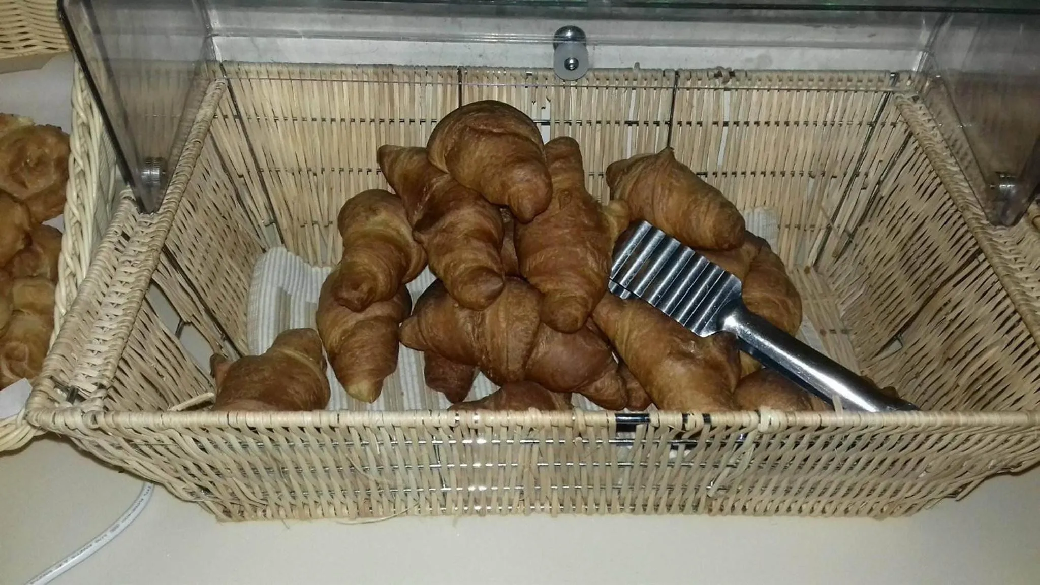 Breakfast in Zoes Hotel & Suites