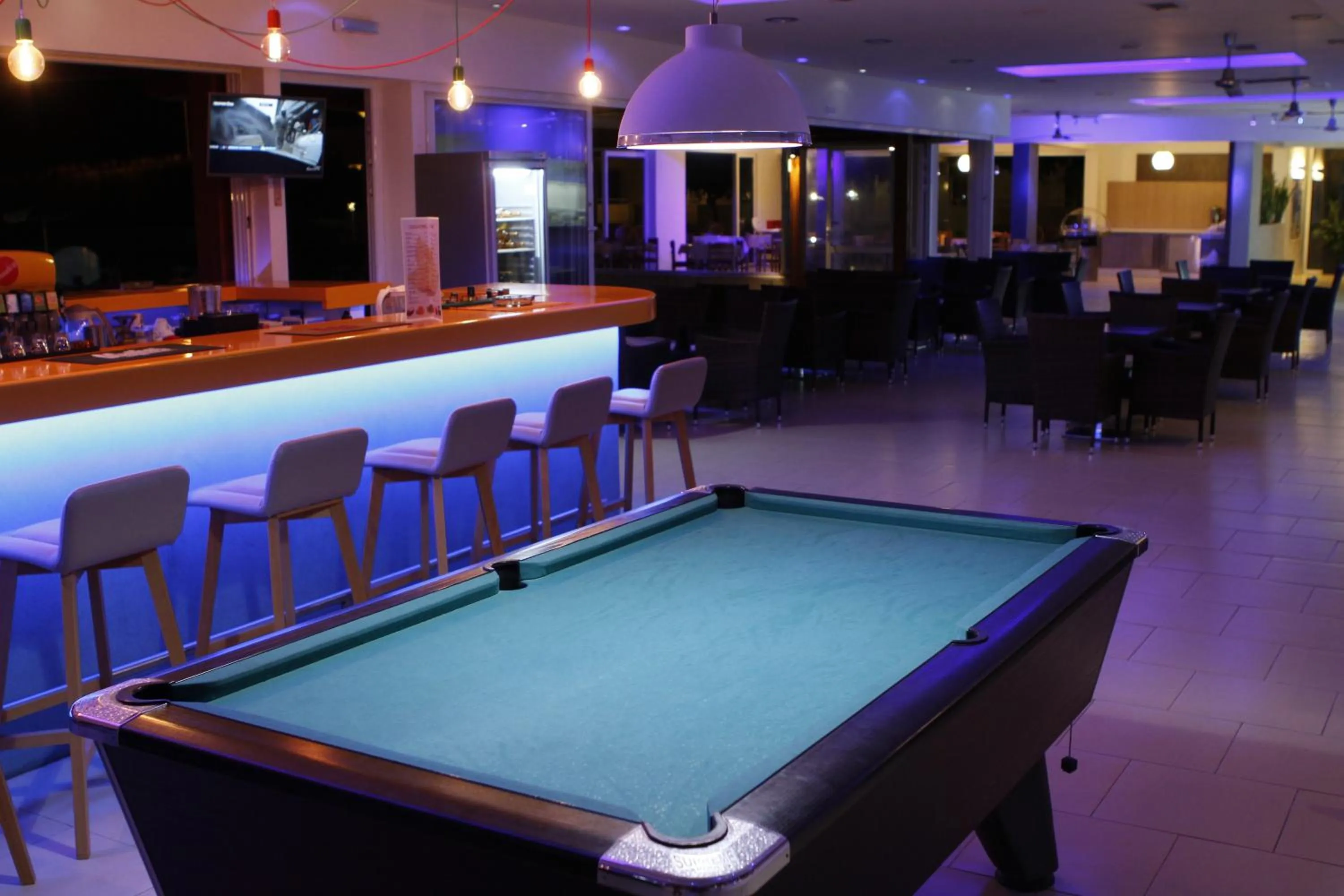 Billiard in Zoes Hotel & Suites