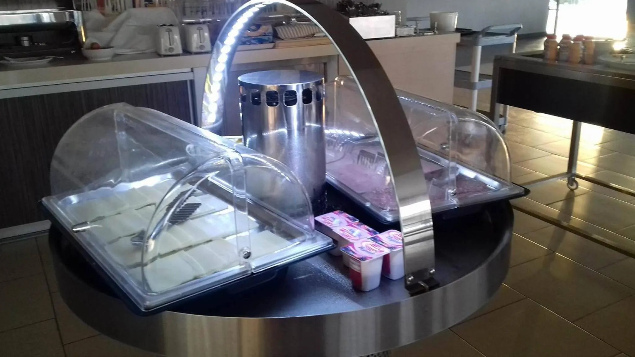 Breakfast in Zoes Hotel & Suites