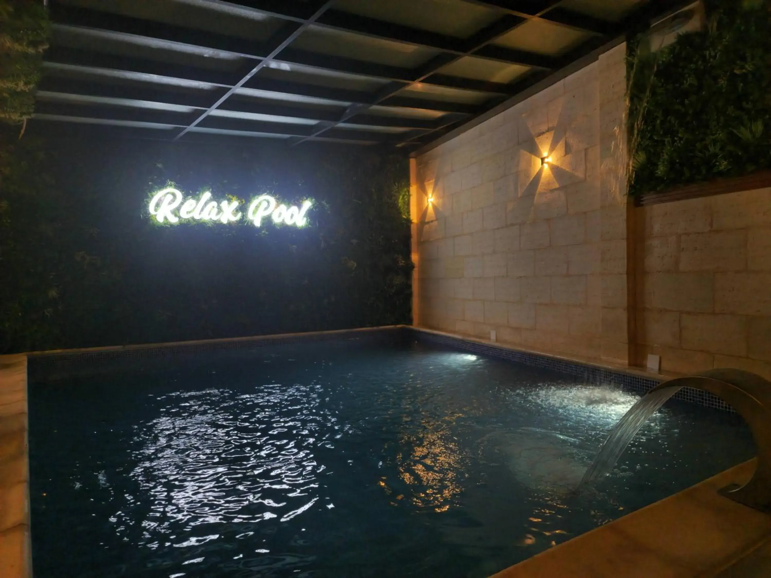 Swimming pool in Melissa Hotel Swimming pool in Melissa Hotel