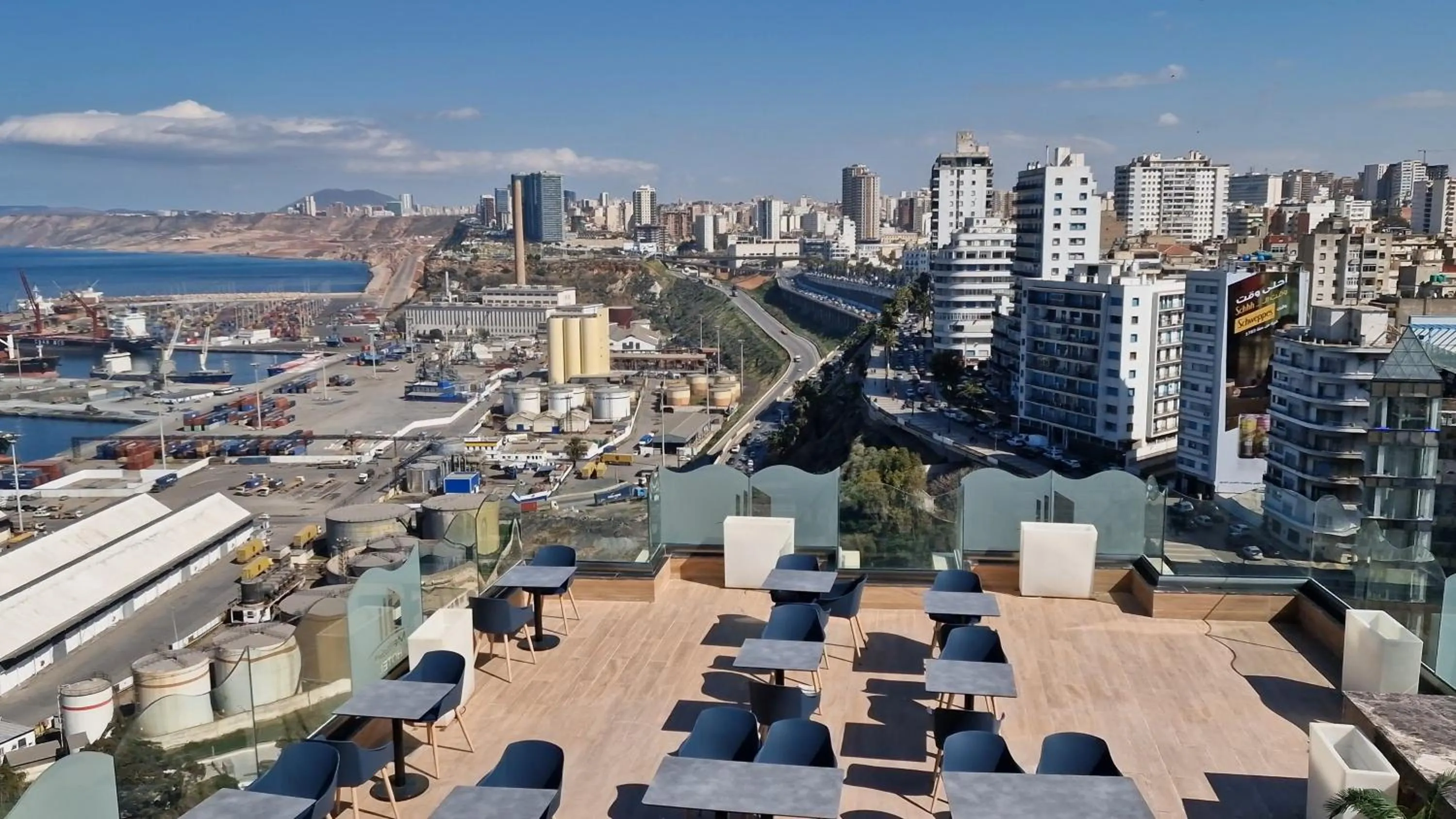 Restaurant/places to eat in Melissa Hotel