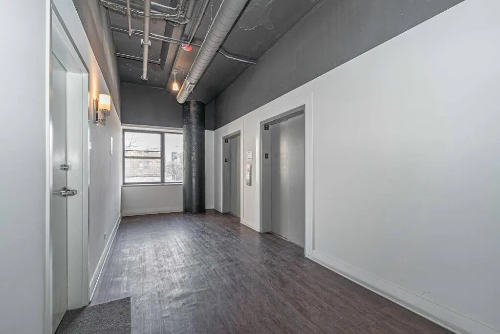 McCormick Place Beautiful 2BR Apartment with Optional Parking Sleeps up to 8 Near Soldier Field, Grant Park and Lakefront Trail